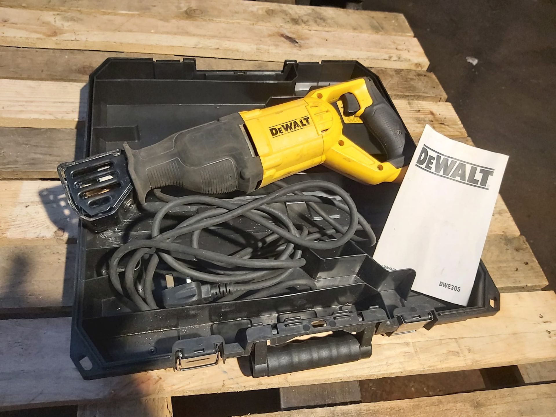 DEWALT 1100W DWE305 RECIPROCATING SAW *PLUS VAT*