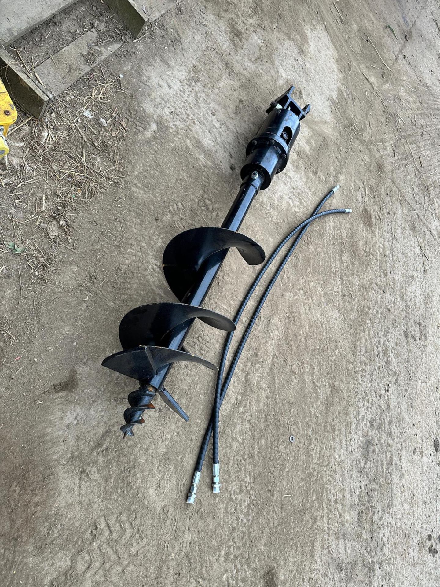 UNUSED HYDRAULIC POSTHOLE BORER AND 12” AUGER BIT *PLUS VAT* - Image 3 of 10