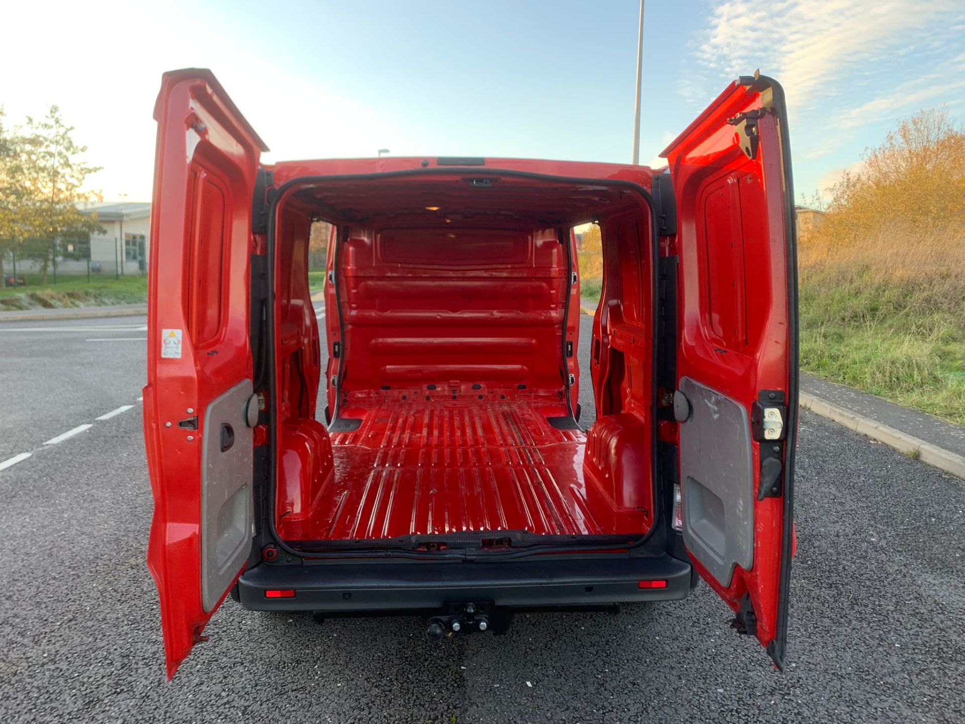 2007 RENAULT TRAFIC LL29 DCI 150 S-A RED PANEL VAN *NO VAT* - Image 9 of 22