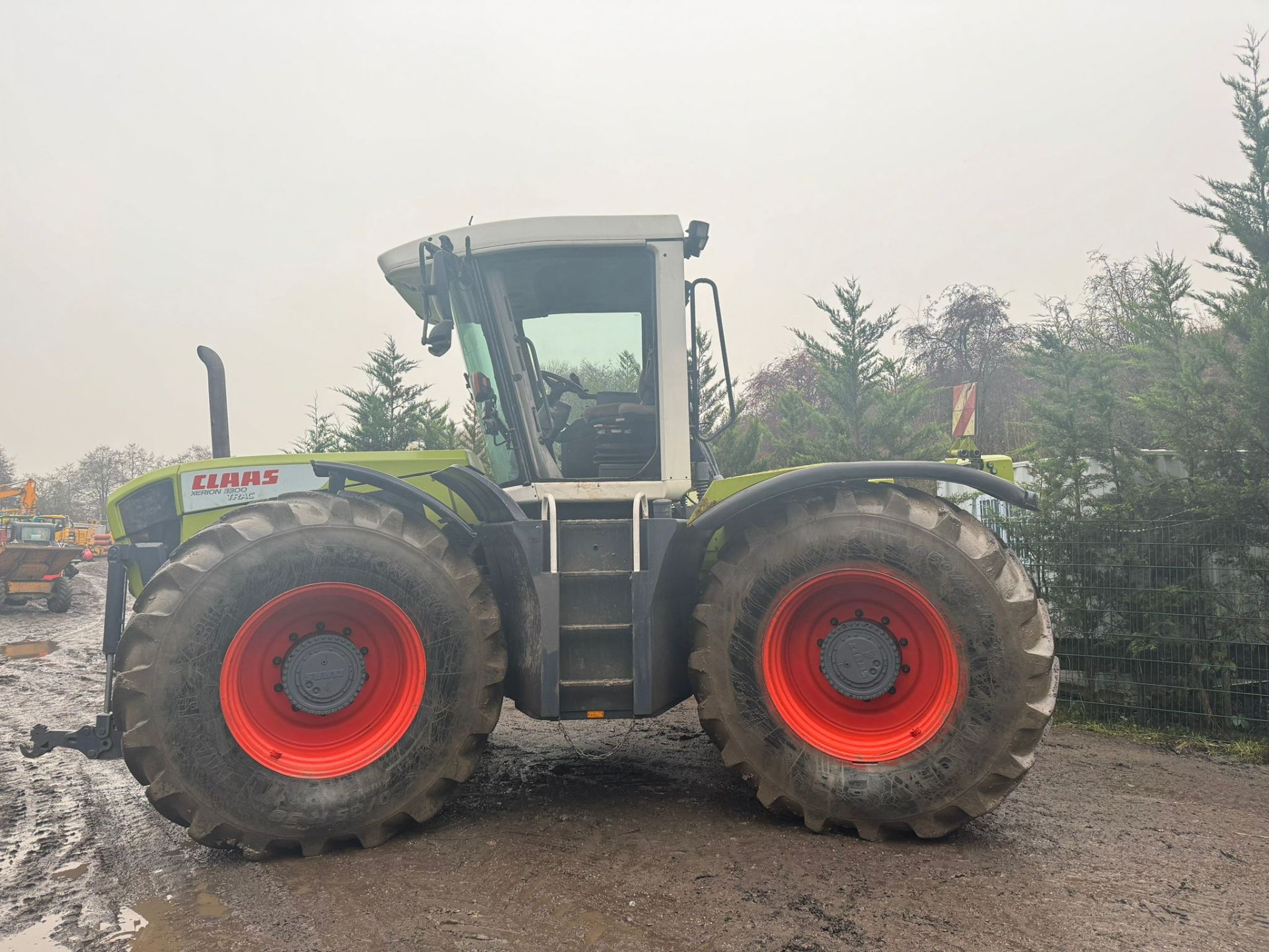 CLASS XERION 3300TRAC TRACTOR BEAST OF A TRACTOR *PLUS VAT* - Image 8 of 19