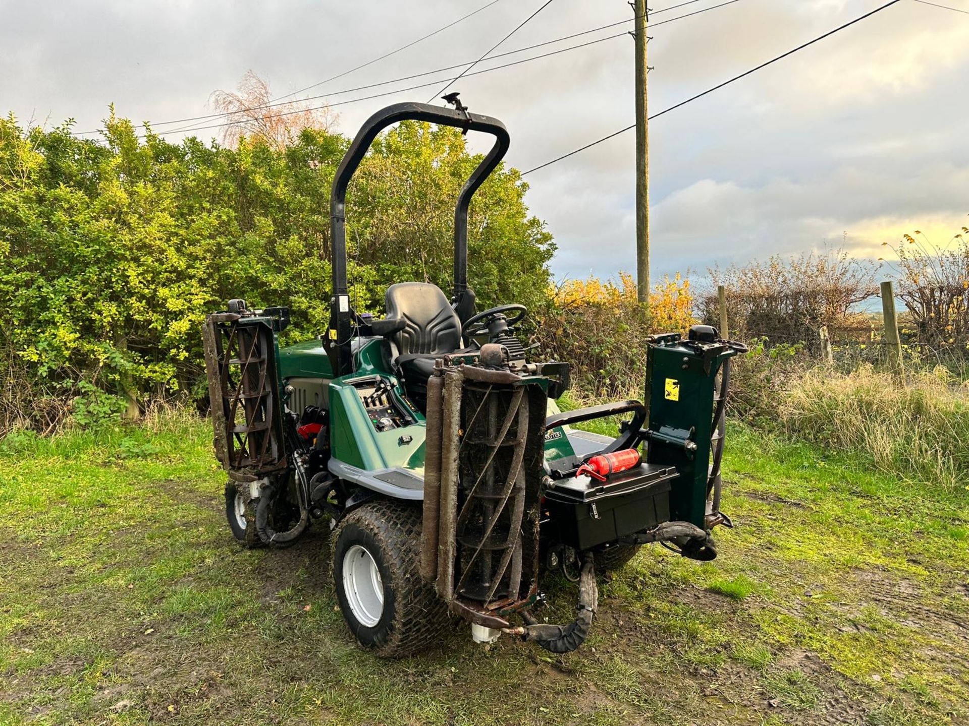 2009 HAYTER T424 4WD 5 GANG RIDE ON CYLINDER MOWER *PLUS VAT* - Image 6 of 10