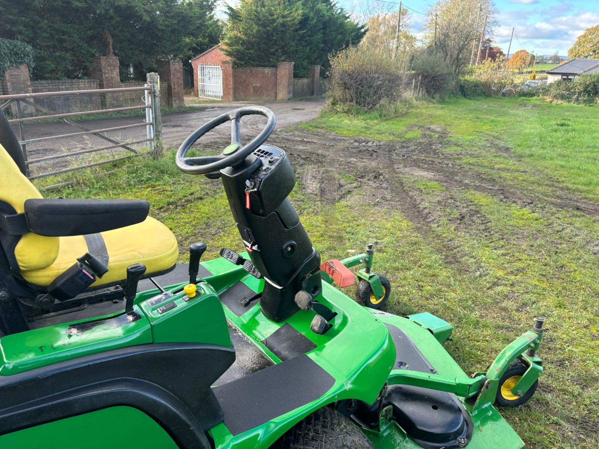 JOHN DEERE 1445 4WD OUTFRONT RIDE ON MOWER *PLUS VAT* - Image 13 of 14