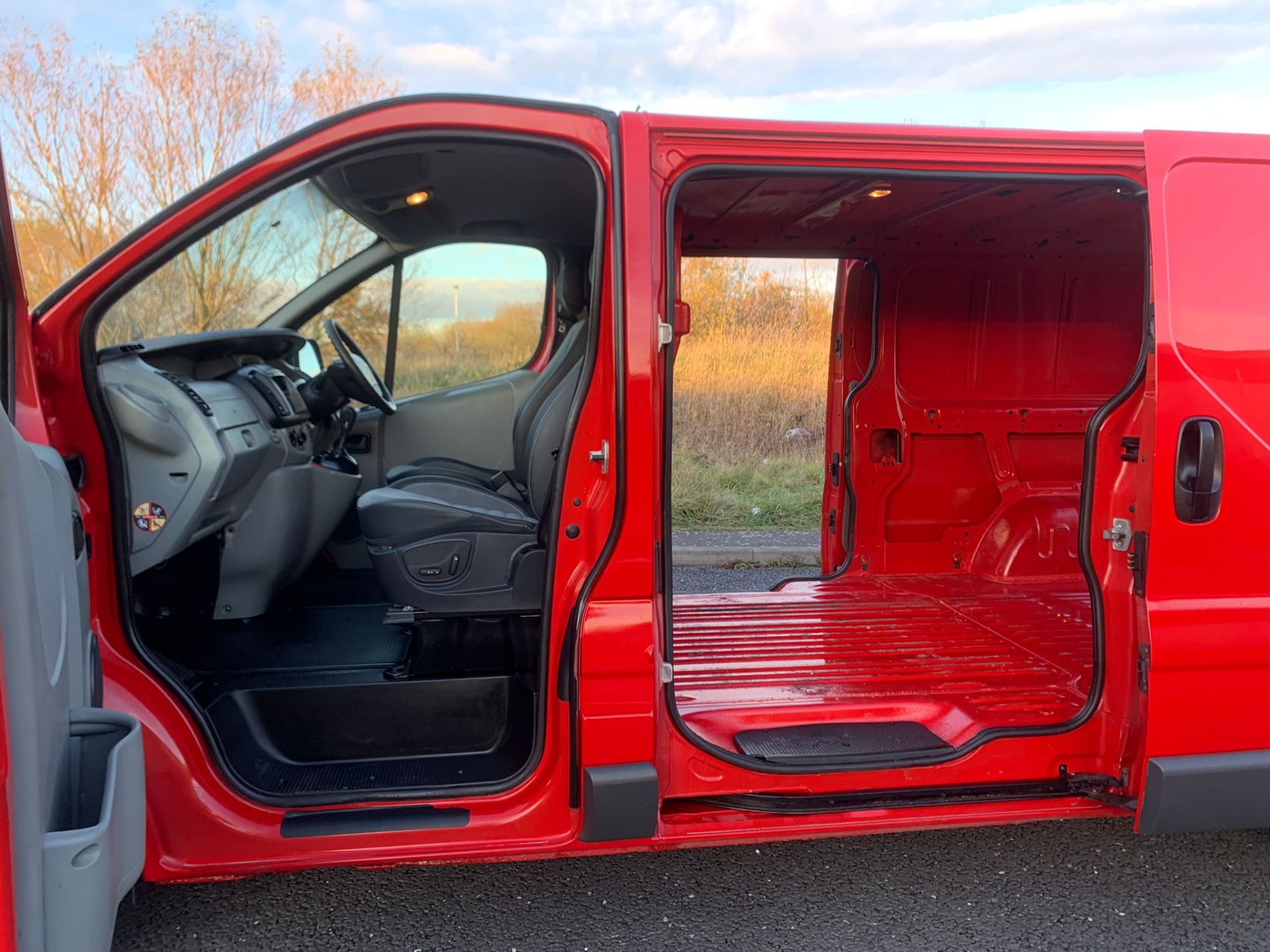 2007 RENAULT TRAFIC LL29 DCI 150 S-A RED PANEL VAN *NO VAT* - Image 6 of 22