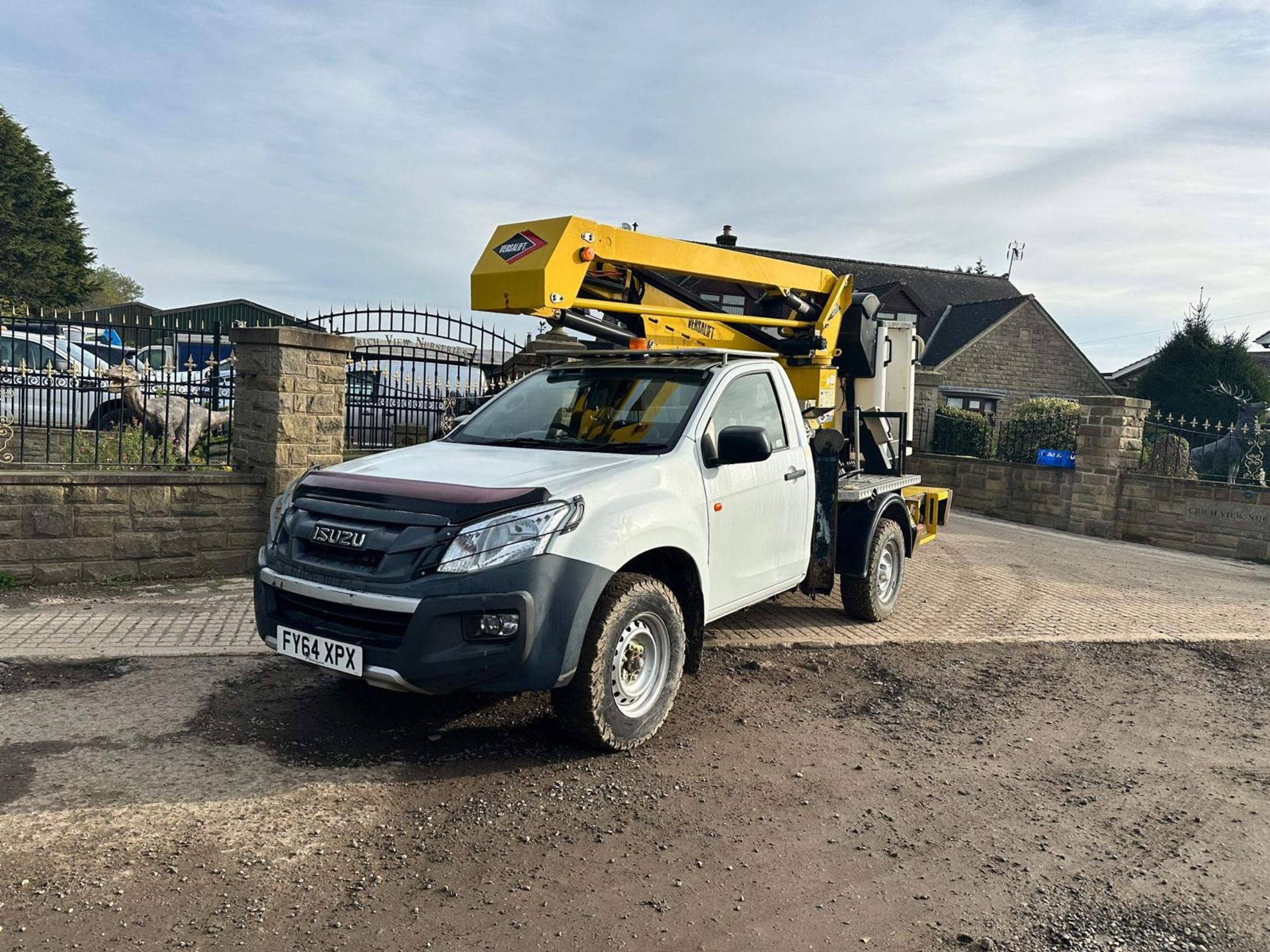 2014/64 ISUZU D-MAX S/C 2.5 TWIN TURBO 4WD PICKUP TRUCK WITH VERSALIFT CHERRY PICKER *PLUS VAT* - Image 2 of 30