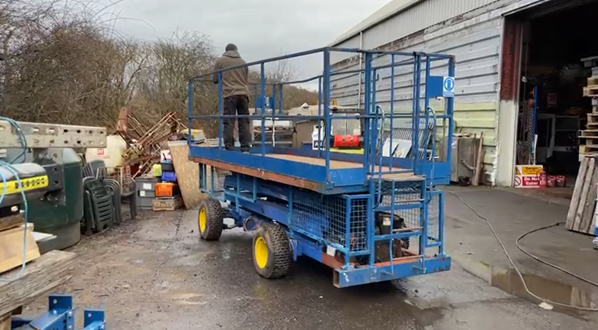 DIESEL SCISSOR LIFT *PLUS VAT*