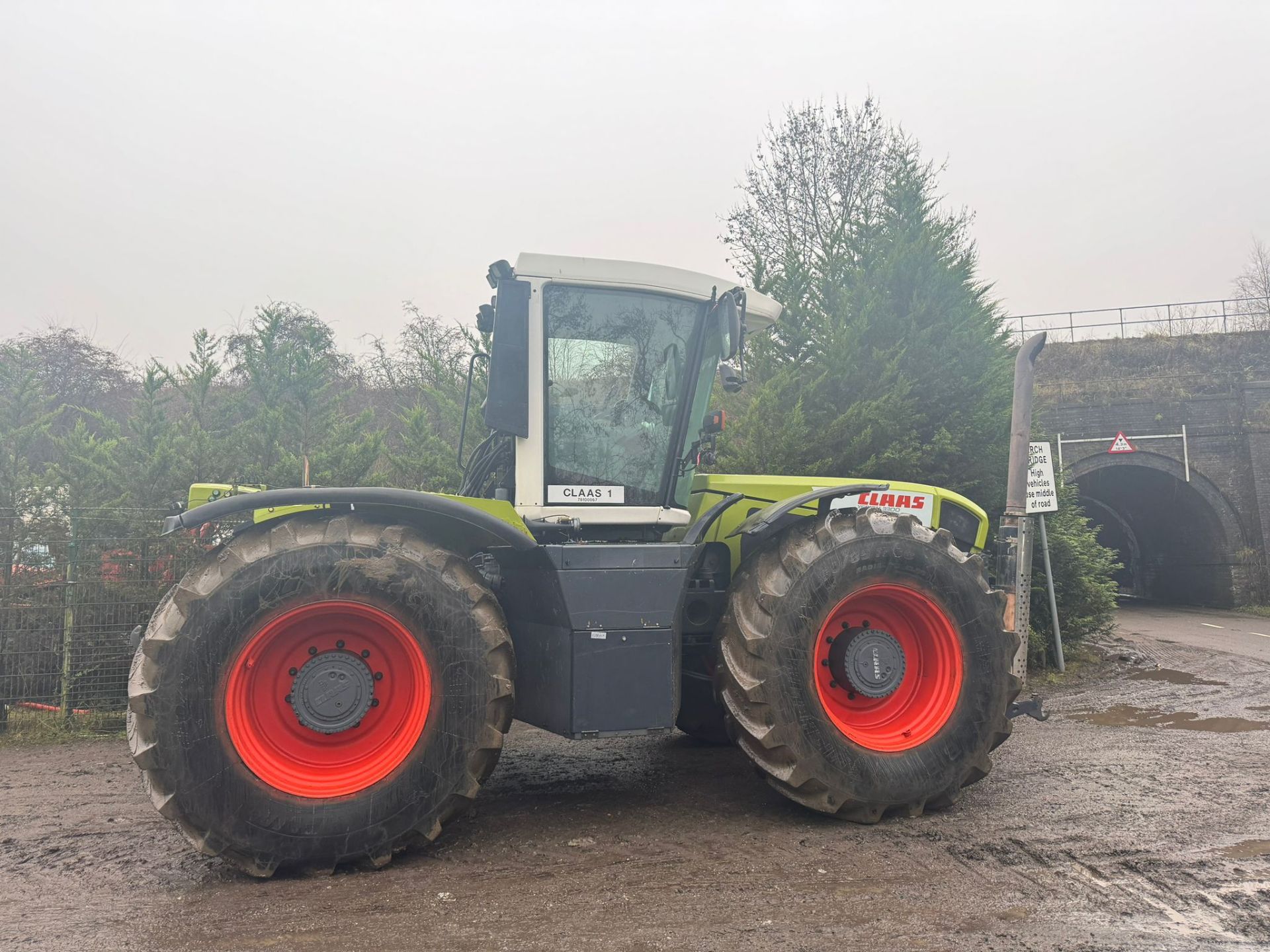 CLASS XERION 3300TRAC TRACTOR BEAST OF A TRACTOR *PLUS VAT* - Image 7 of 19