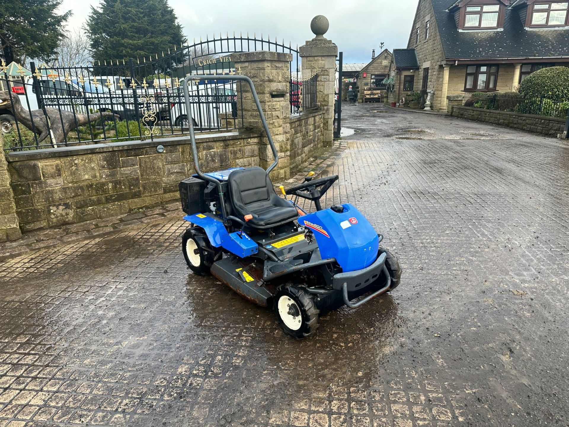 2015 ISEKI SRA800 RIDE ON BANK/SLOPE MOWER *PLUS VAT* - Image 3 of 12