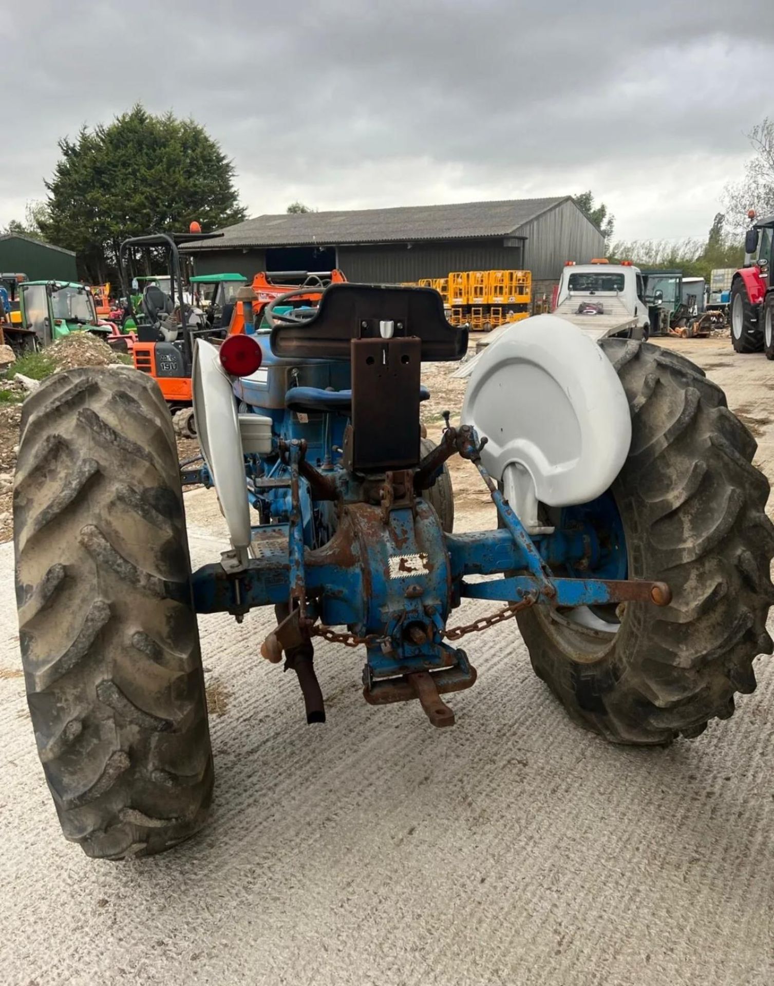 FORD 3000 PETROL VINTAGE TRACTOR *PLUS VAT* - Image 4 of 9