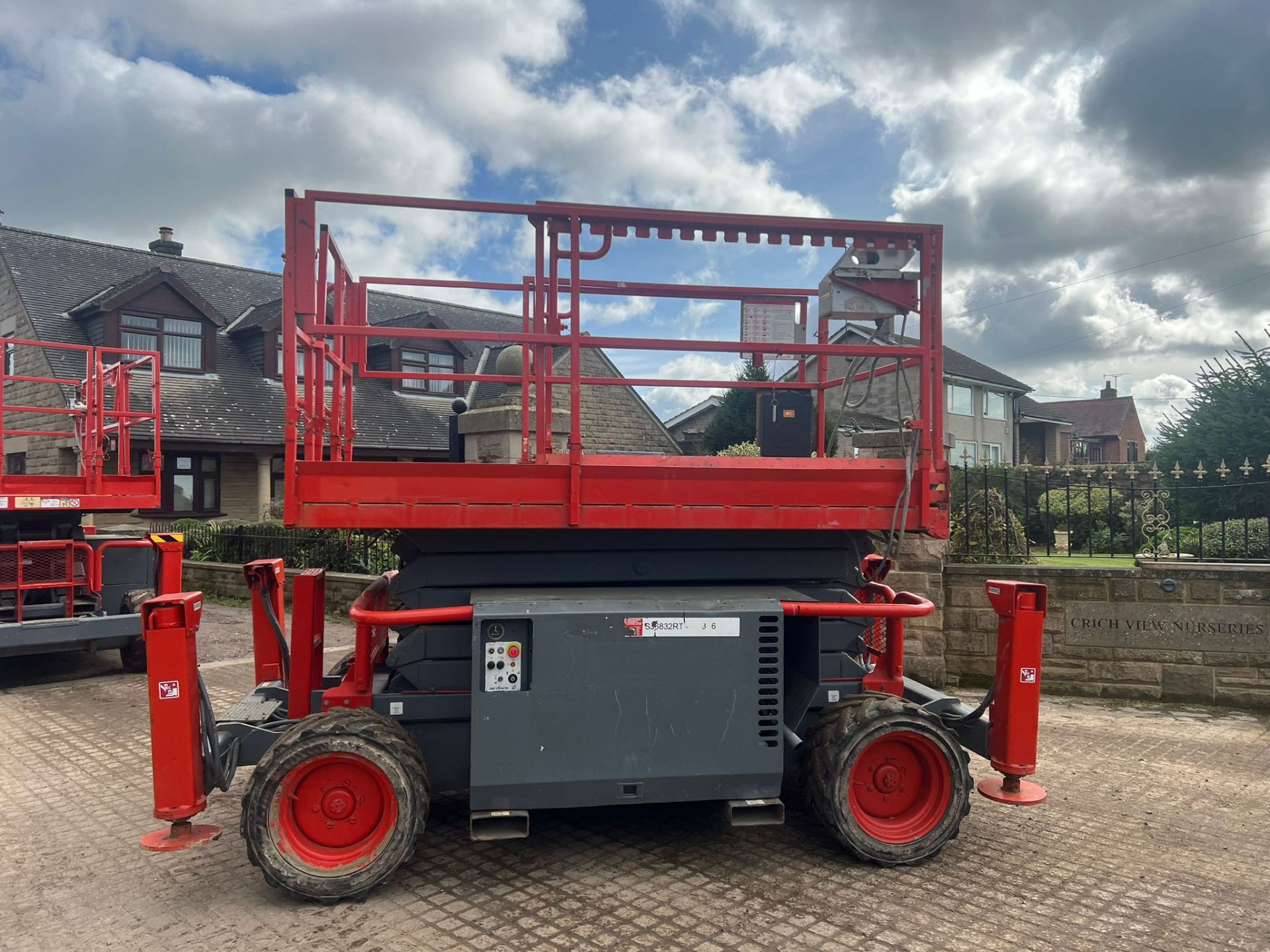 2011 SKYJACK SJ6832RT 4WD ROUGH TERRAIN SCISSOR LIFT *PLUS VAT* - Image 2 of 15