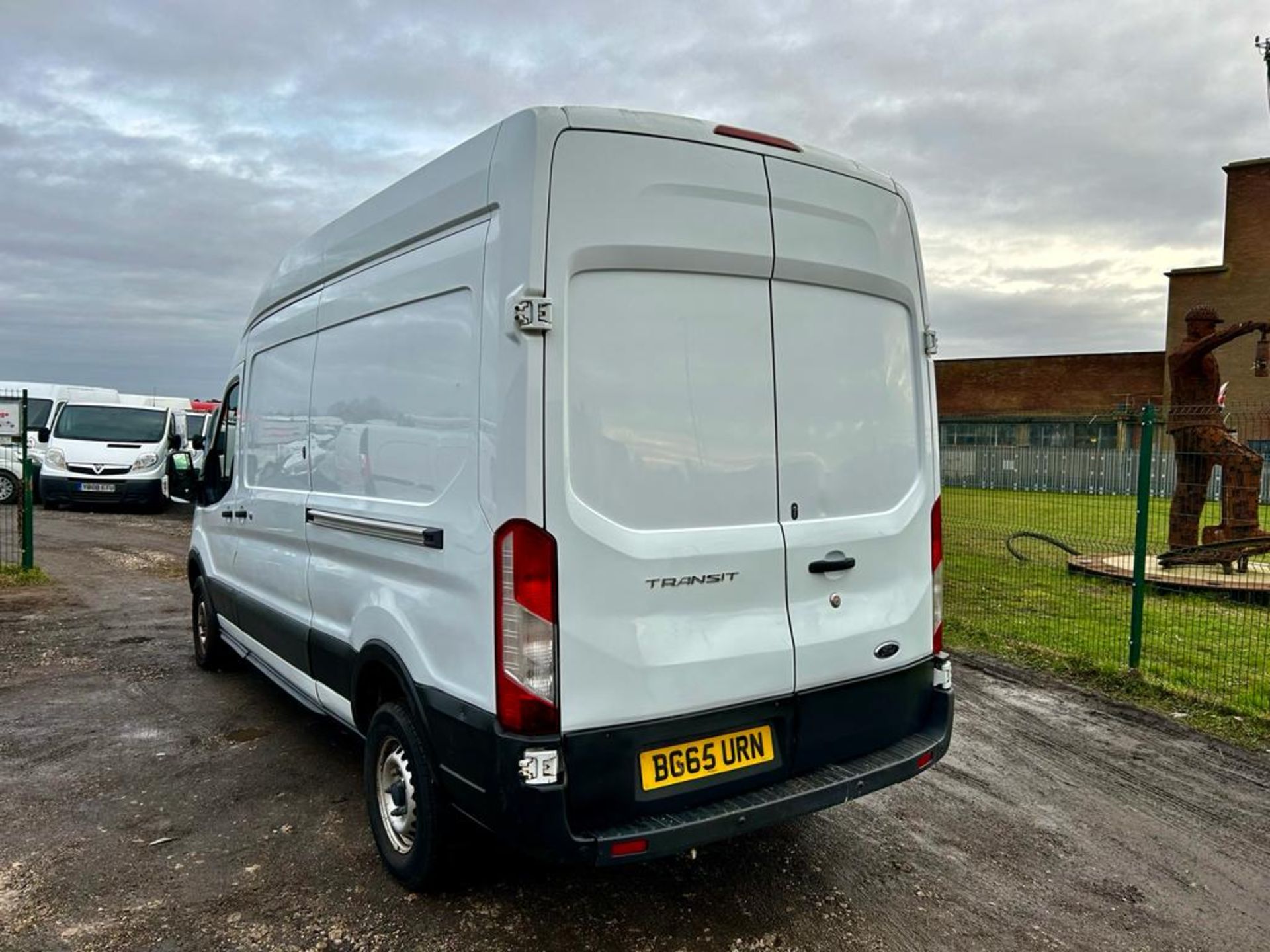 2015 FORD TRANSIT 350 WHITE PANEL VAN *NO VAT* - Image 10 of 21