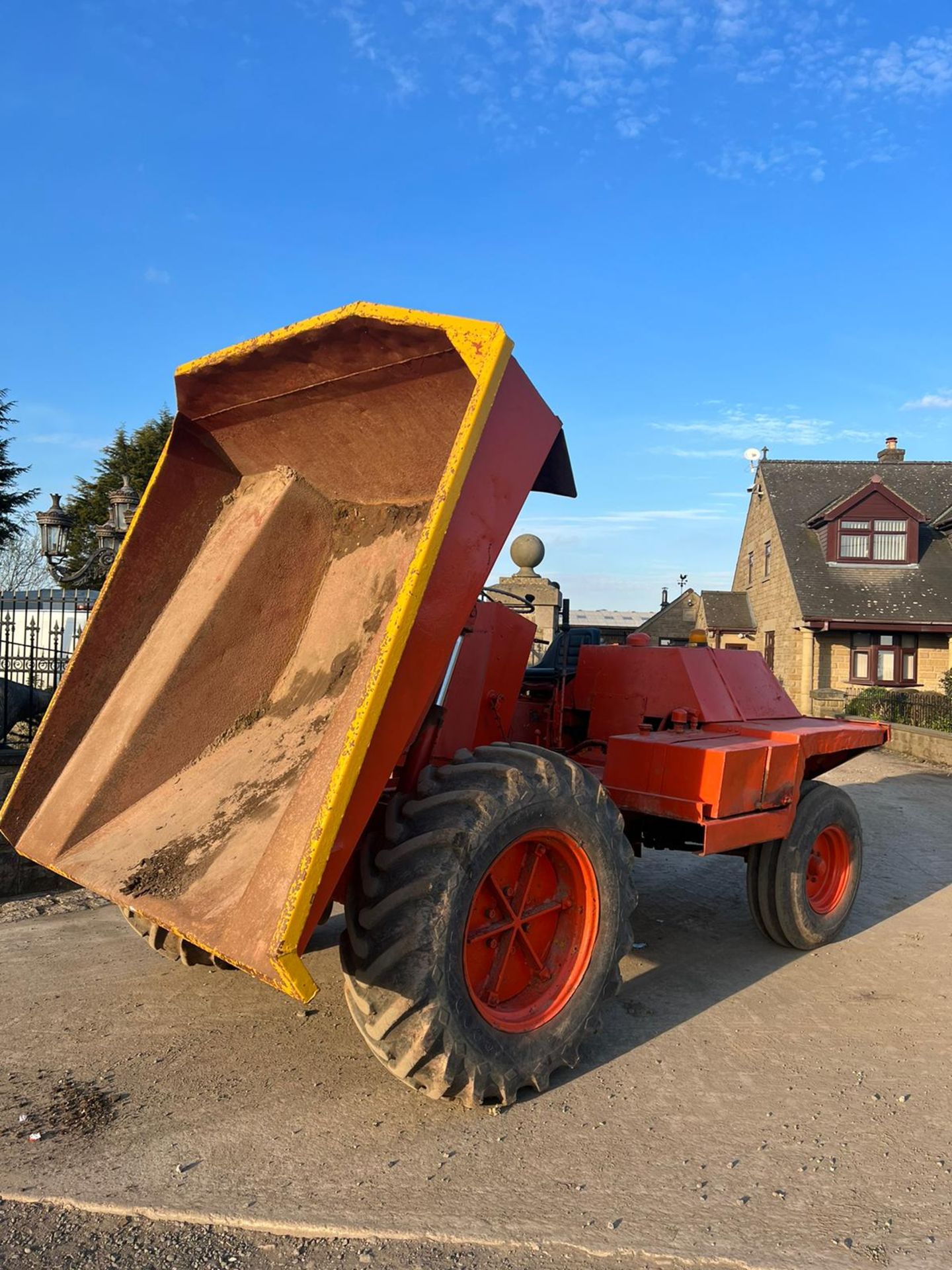 BENFORD DUMPER BELIEVE TO BE A 6 TON DUMPER! *PLUS VAT* - Image 8 of 9