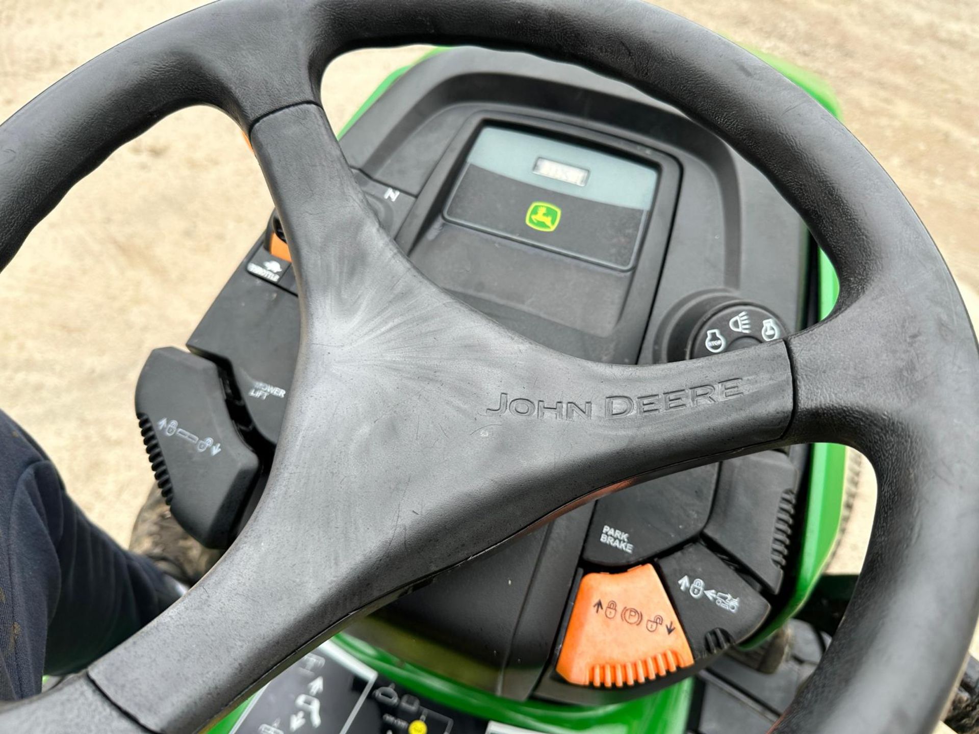 JOHN DEERE X304 4WS RIDE ON MOWER *PLUS VAT* - Image 14 of 15