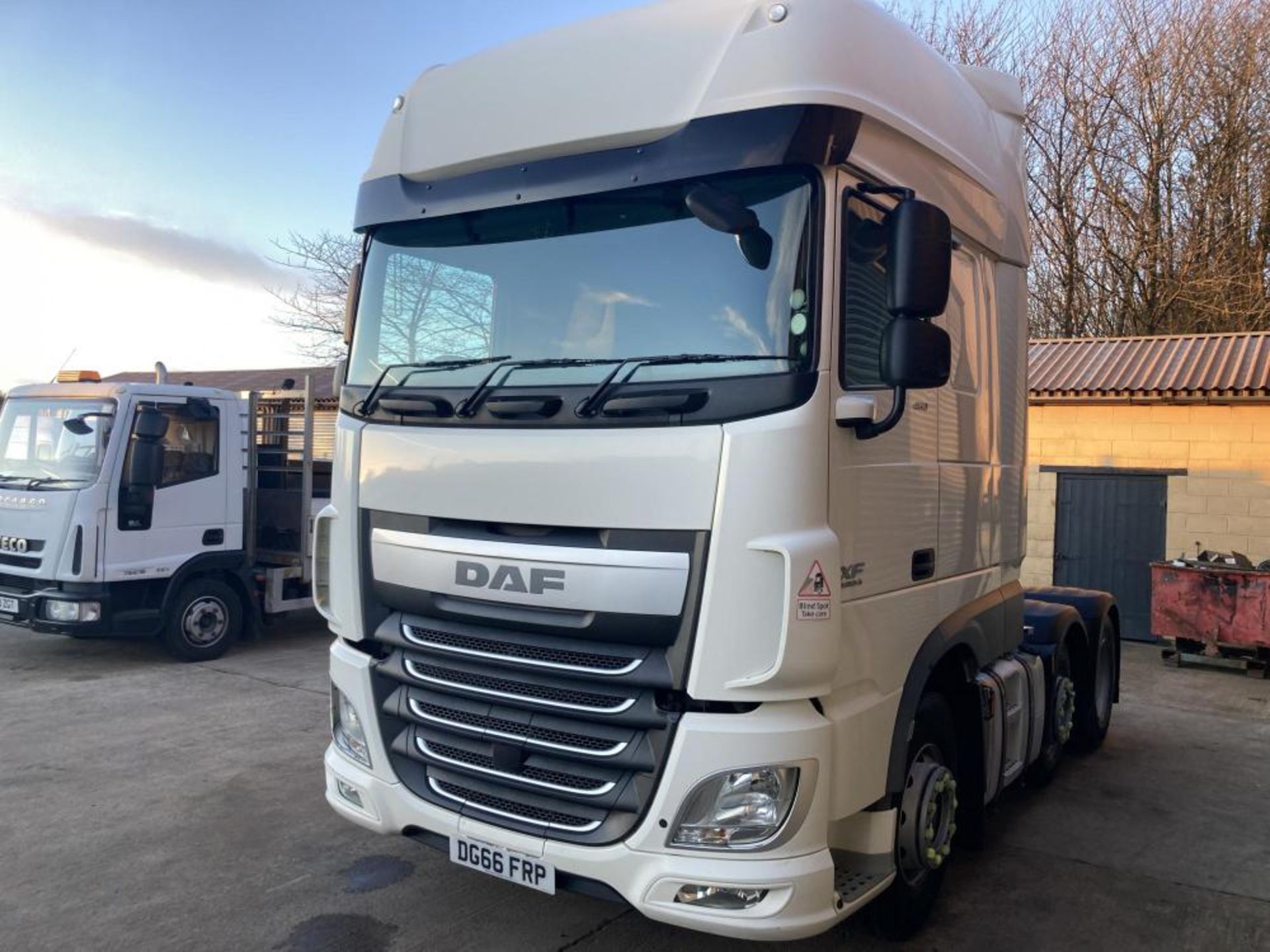 2016/66 DAF XF 106.460 6X2 TRACTOR UNIT EURO 6 Mid lift *PLUS VAT* - Image 2 of 13