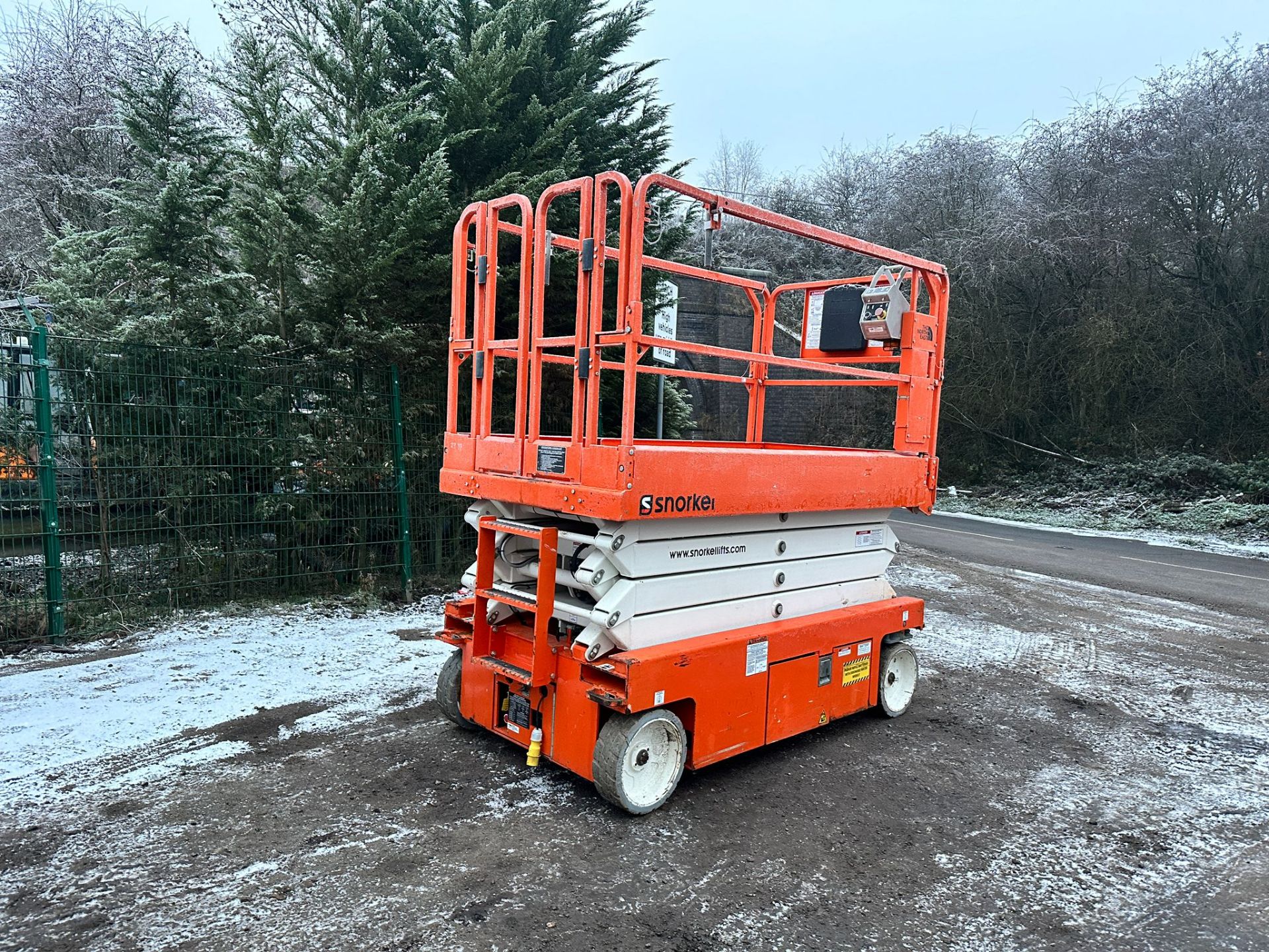 2016 SNORKEL S4726E ELECTRIC SCISSOR LIFT *PLUS VAT* - Image 5 of 12