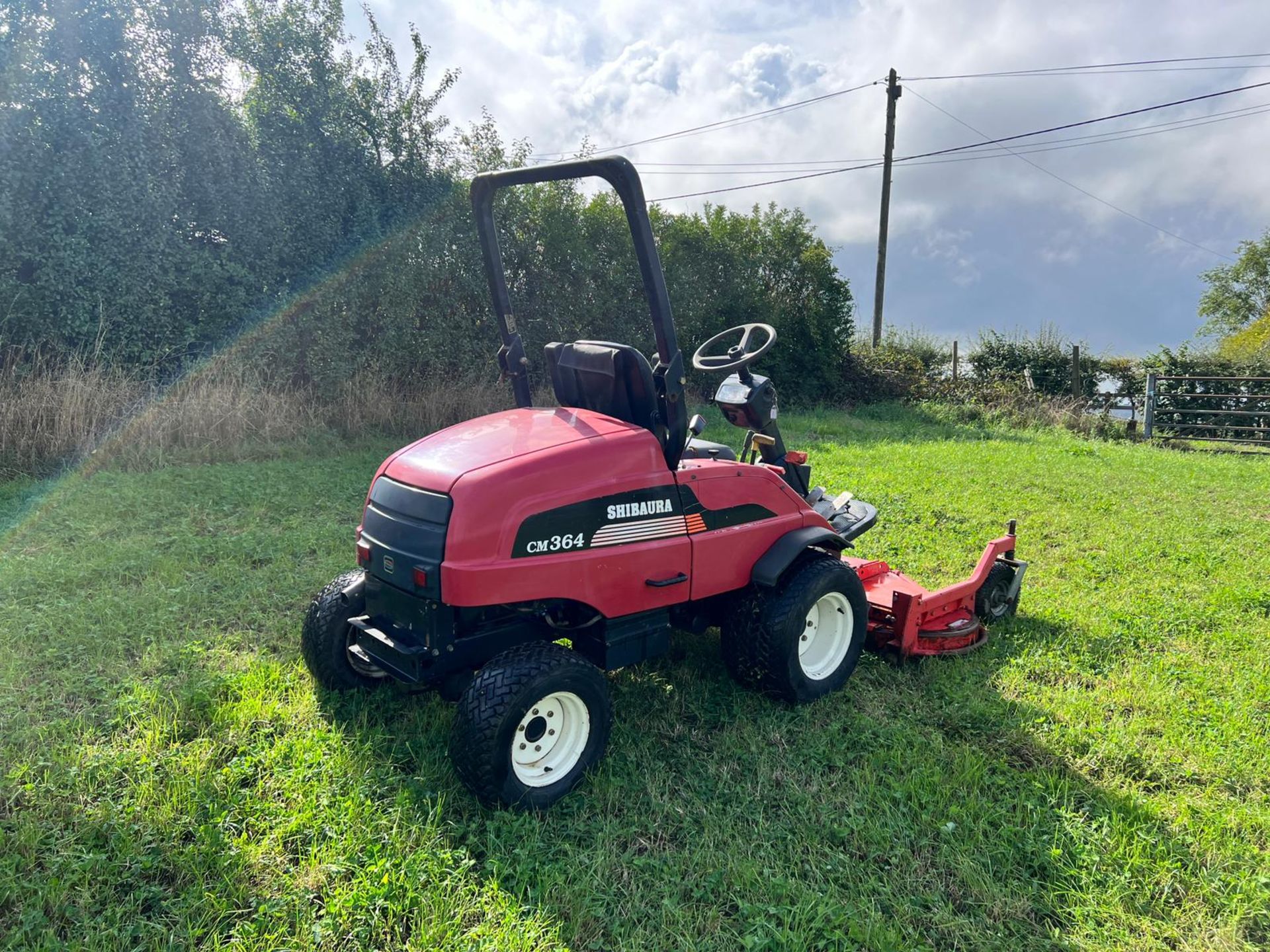 Shibaura CM364 4WD Outfront Ride On Mower *PLUS VAT* - Image 5 of 17