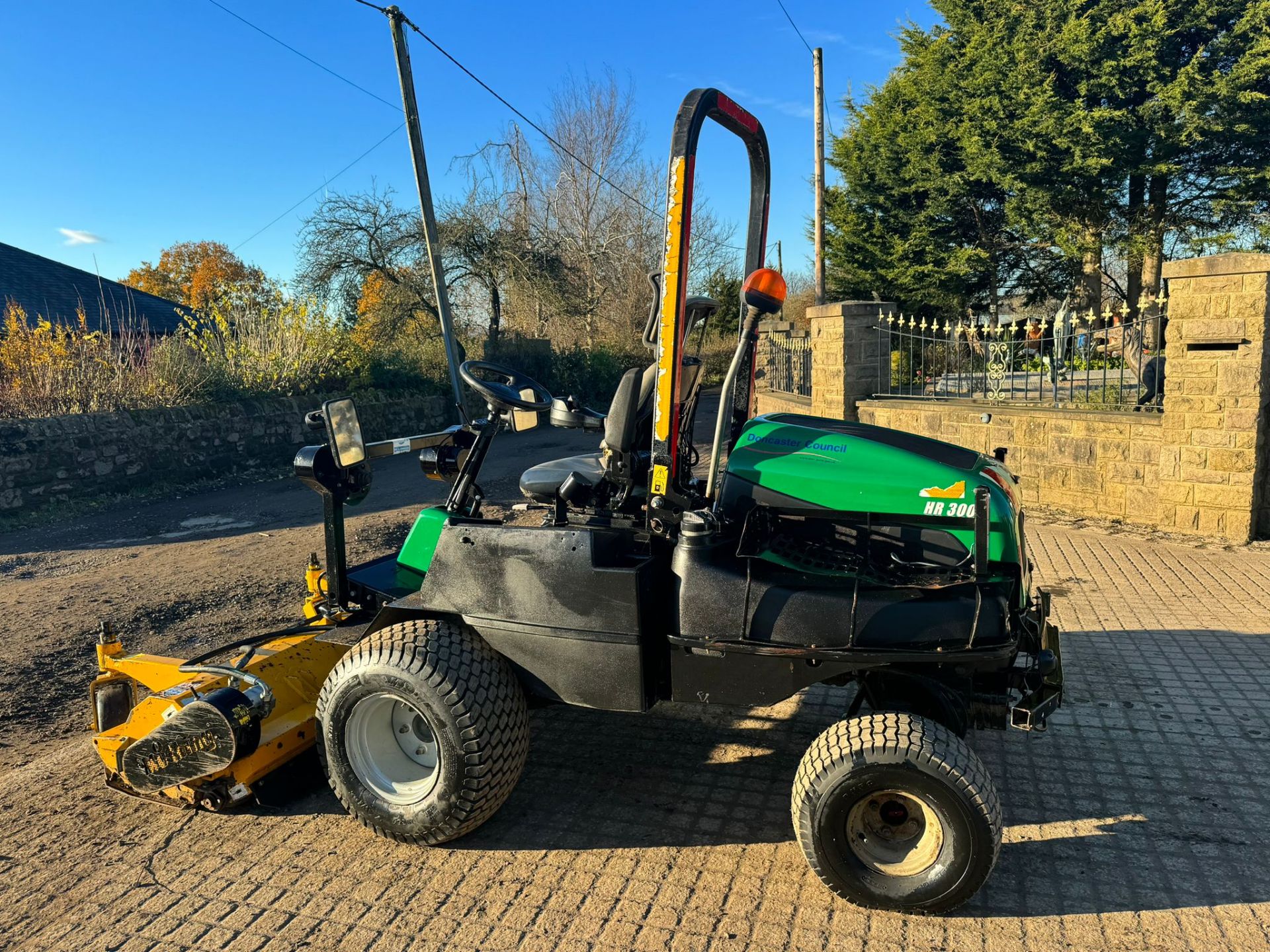 RANSOMES HR300 RIDE ON LAWN MOWER FLAIL MOWER *PLUS VAT* - Image 11 of 20