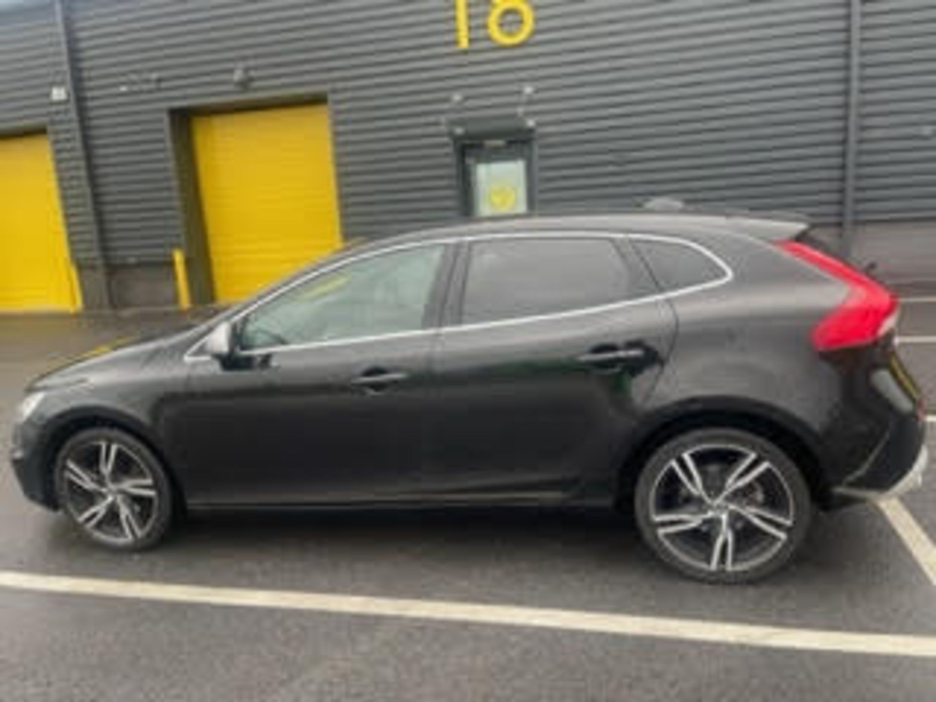 2016 VOLVO V40 R-DESIGN PRO D2 BLACK HATCHBACK *NO VAT* - Image 5 of 18