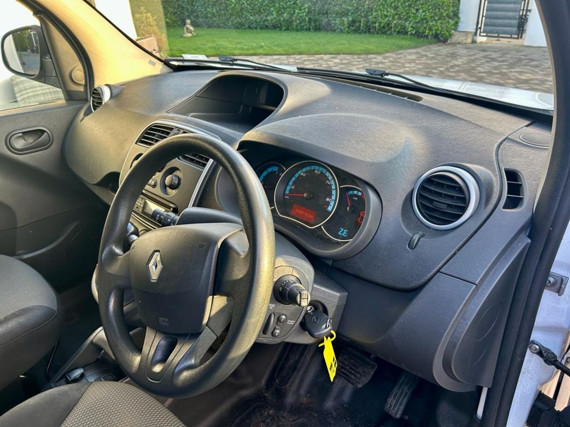 2020 RENAULT KANGOO BUSINESS ML20 I ZE 33 WHITE ELECTRIC PANEL VAN *NO VAT* - Image 11 of 16