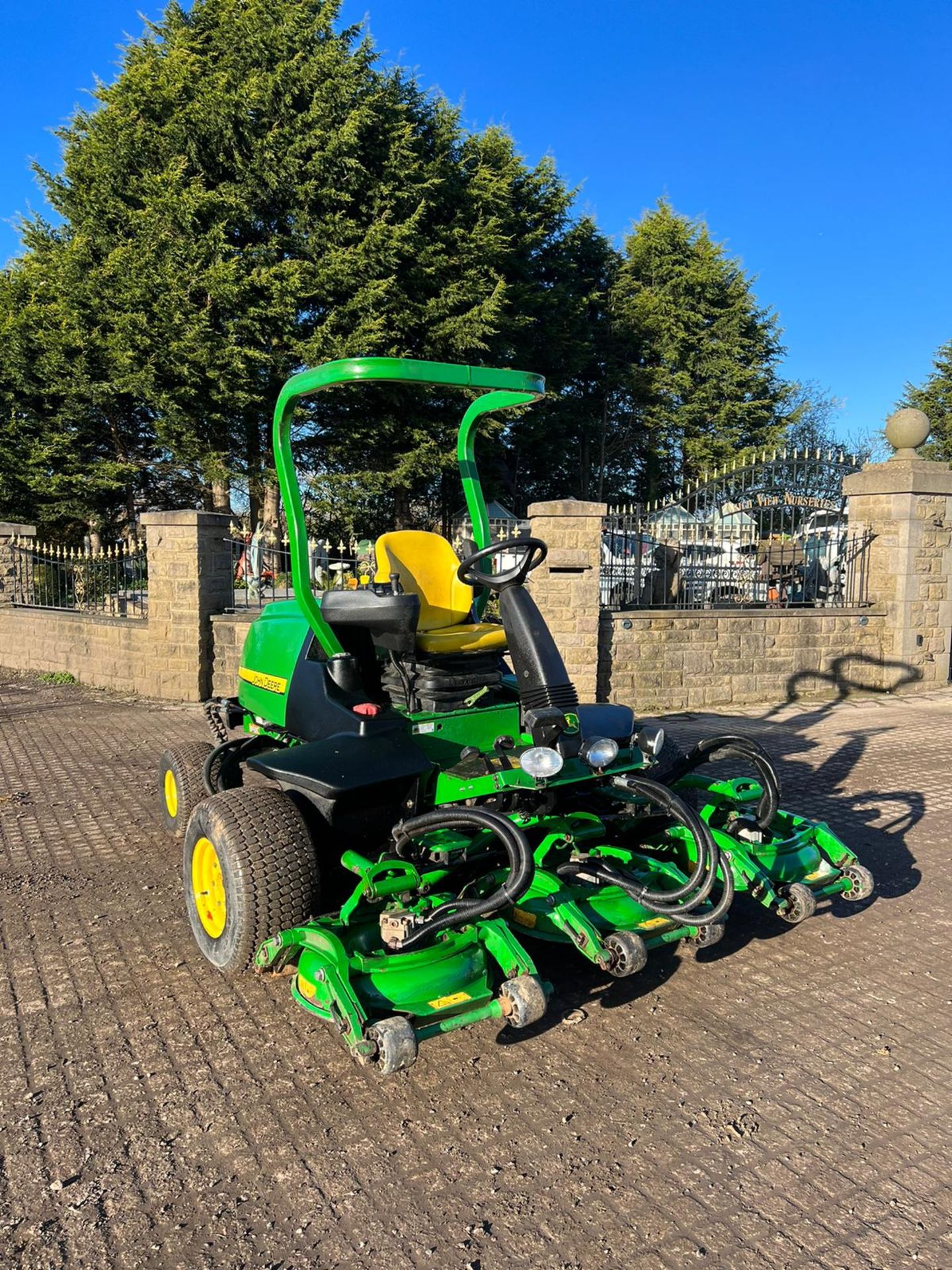 John Deere 8800 4WD Ride On Lawn Mower *PLUS VAT* - Image 2 of 18