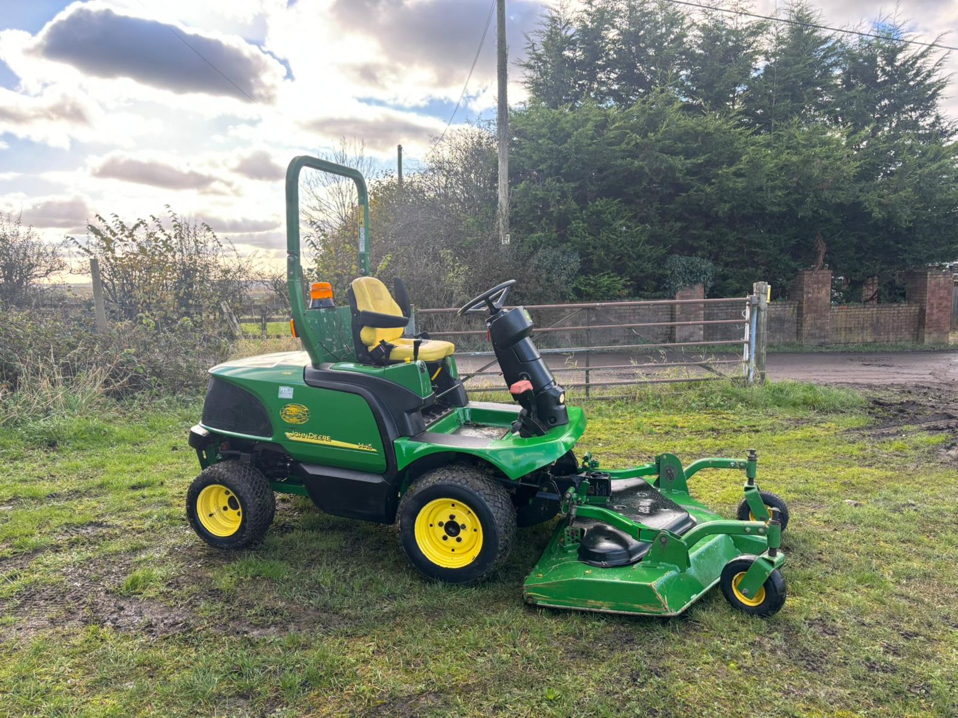 JOHN DEERE 1445 4WD OUTFRONT RIDE ON MOWER *PLUS VAT* - Bild 2 aus 14