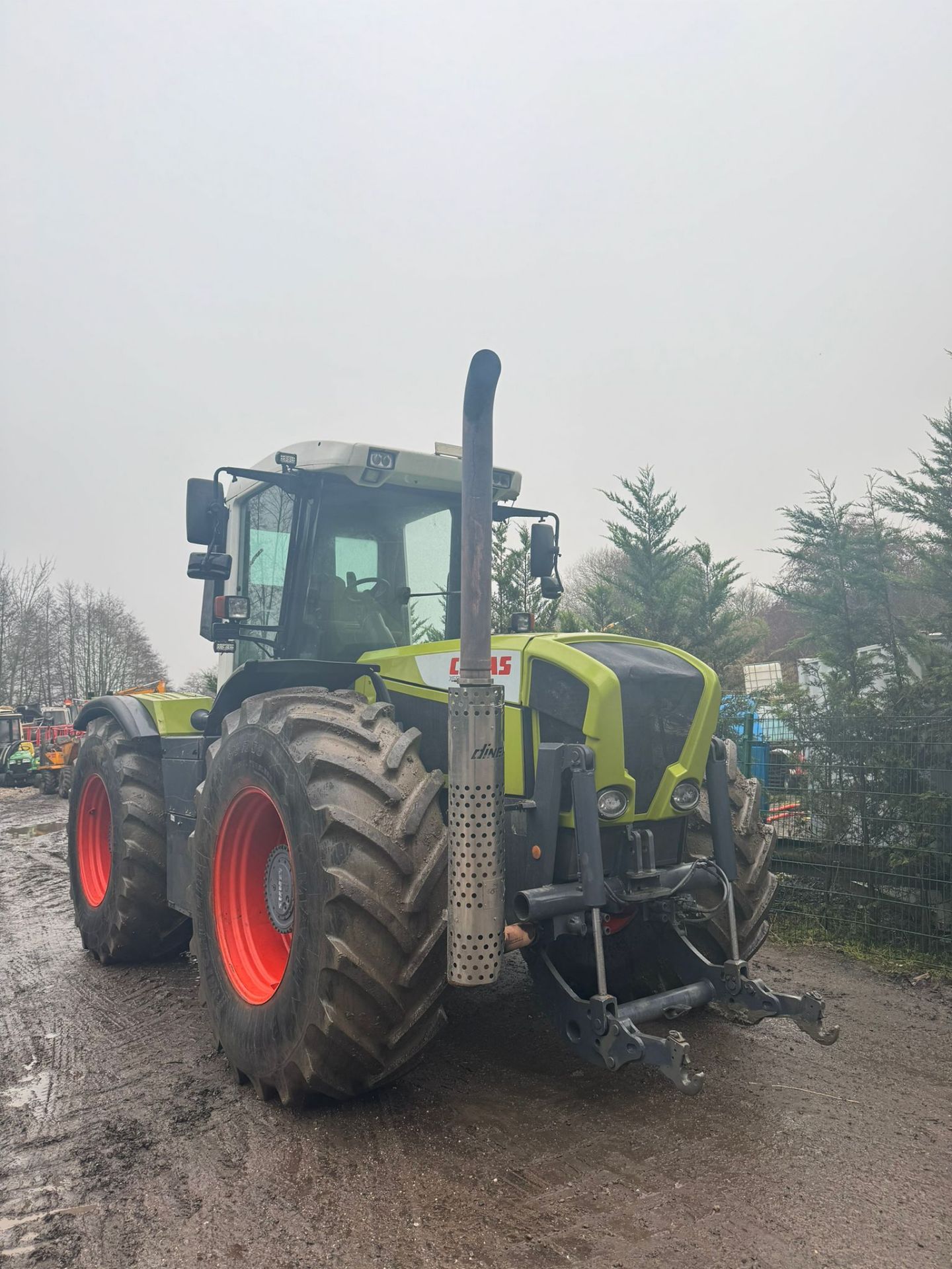 CLASS XERION 3300TRAC TRACTOR BEAST OF A TRACTOR *PLUS VAT* - Image 10 of 19
