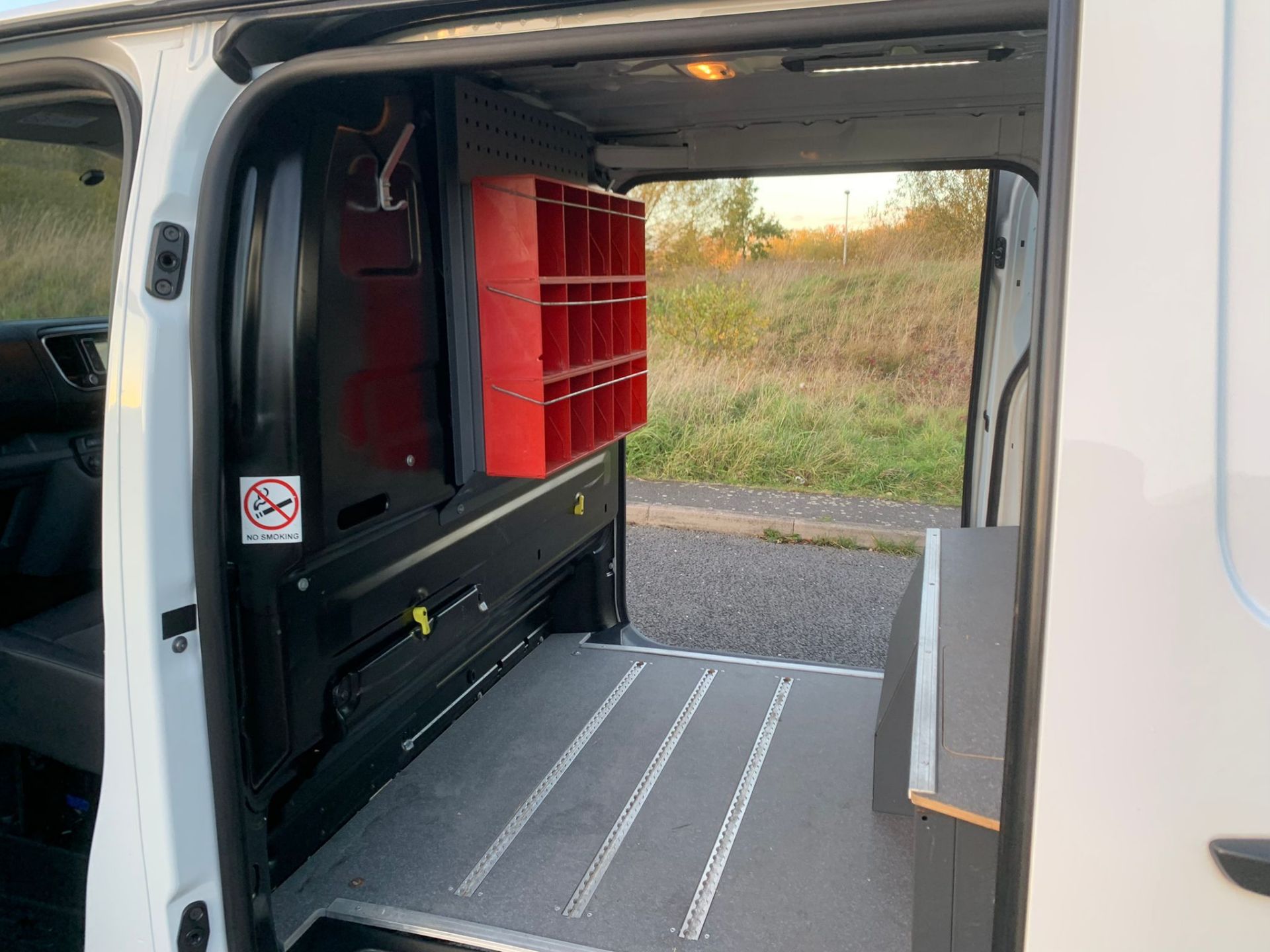 2017 PEUGEOT EXPERT PRO STANDARD BLUE HDI WHITE PANEL VAN *NO VAT* - Image 32 of 41