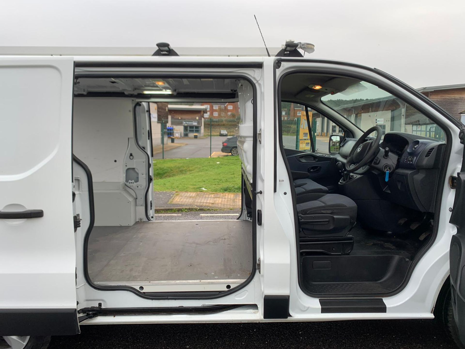 2014/64 REG VAUXHALL VIVARO 2900 CDTI ECOFLEX 1.6 DIESEL PANEL VAN, SHOWING 1 FORMER KEEPER *NO VAT* - Image 11 of 19