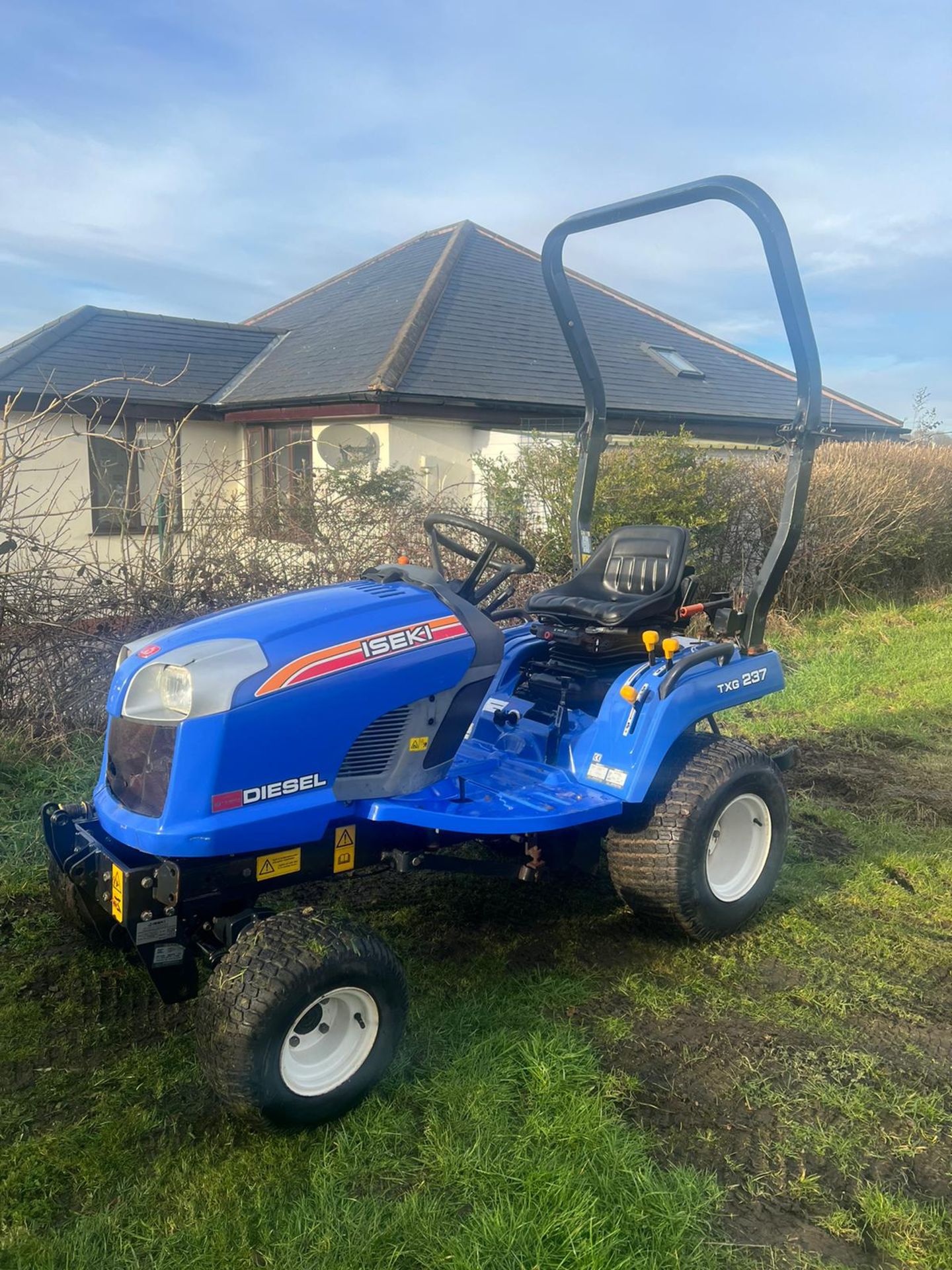 2015/65 PLATE ISEKI TXG 237 COMPACT TRACTOR 4x4 *PLUS VAT* - Image 3 of 9