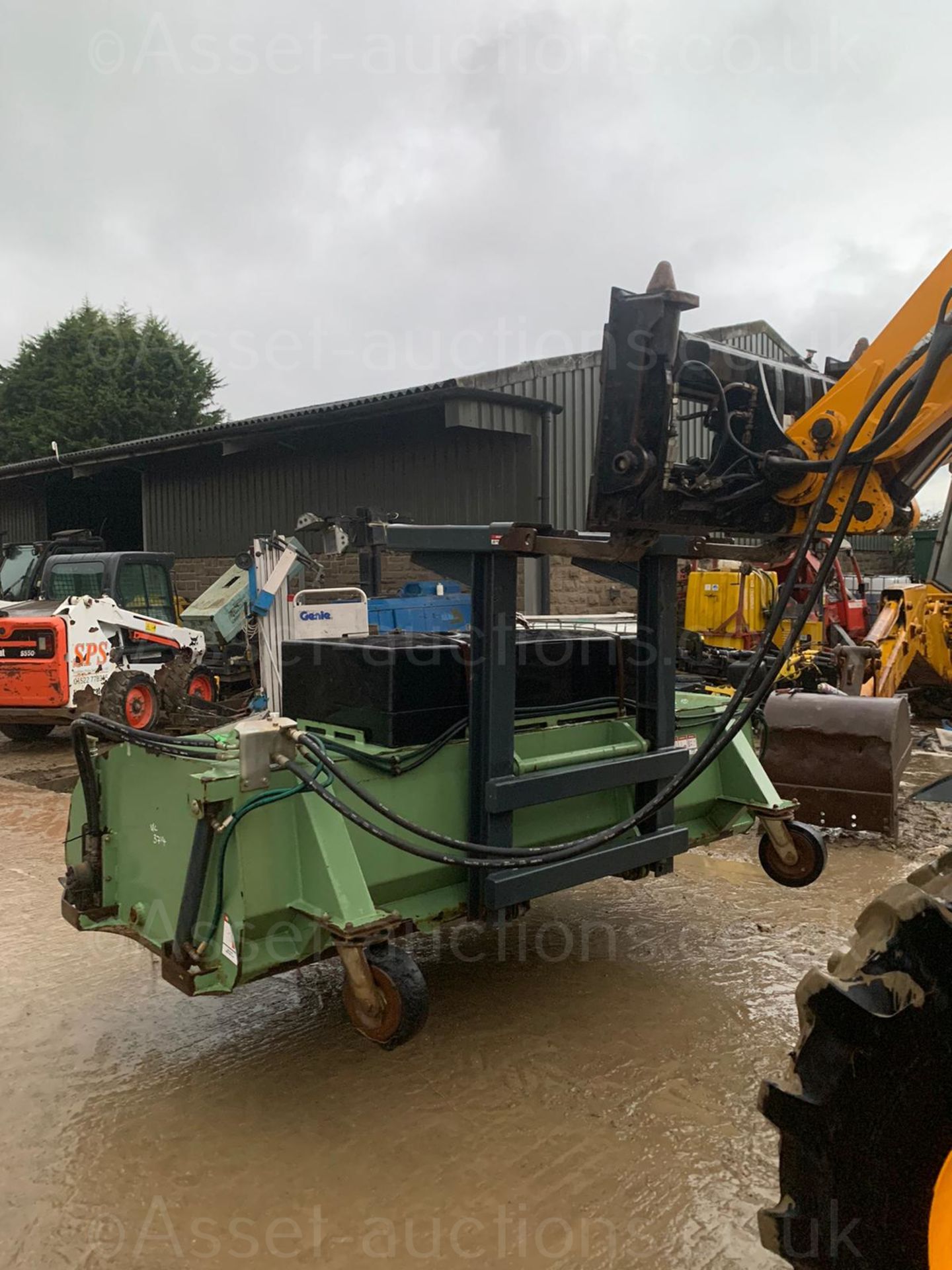 DMX SWEEPER SOLUTION SWEEPER BUCKET, ALL WORKS, HYDRAULIC DRIVEN, SUITABLE FOR PALLET FORKS - Image 6 of 6