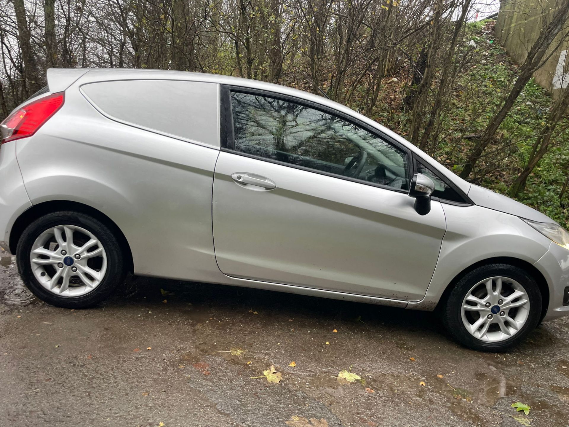 2013 FORD FIESTA ECONETIC TECH TDCI SILVER CAR DERIVED VAN *NO VAT* - Image 9 of 15