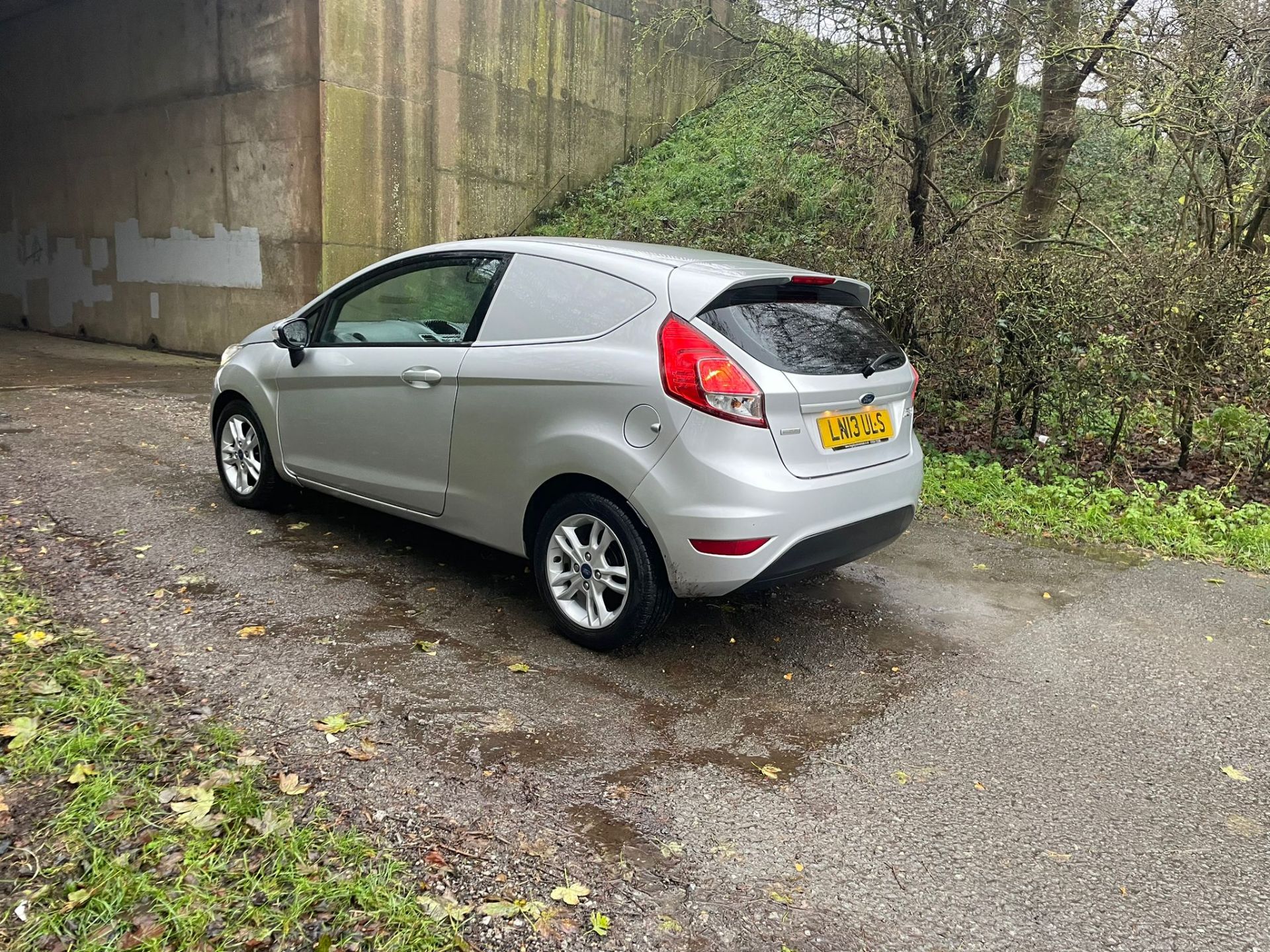 2013 FORD FIESTA ECONETIC TECH TDCI SILVER CAR DERIVED VAN *NO VAT* - Image 5 of 15