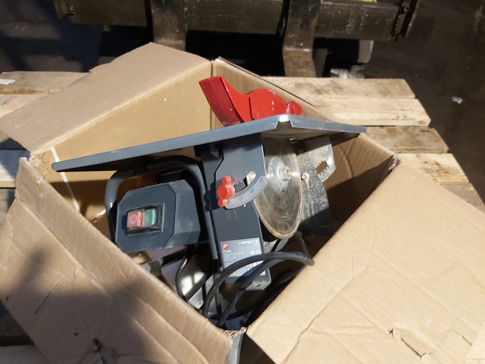 250W TILE CUTTER IN BOX *PLUS VAT* - Image 2 of 3