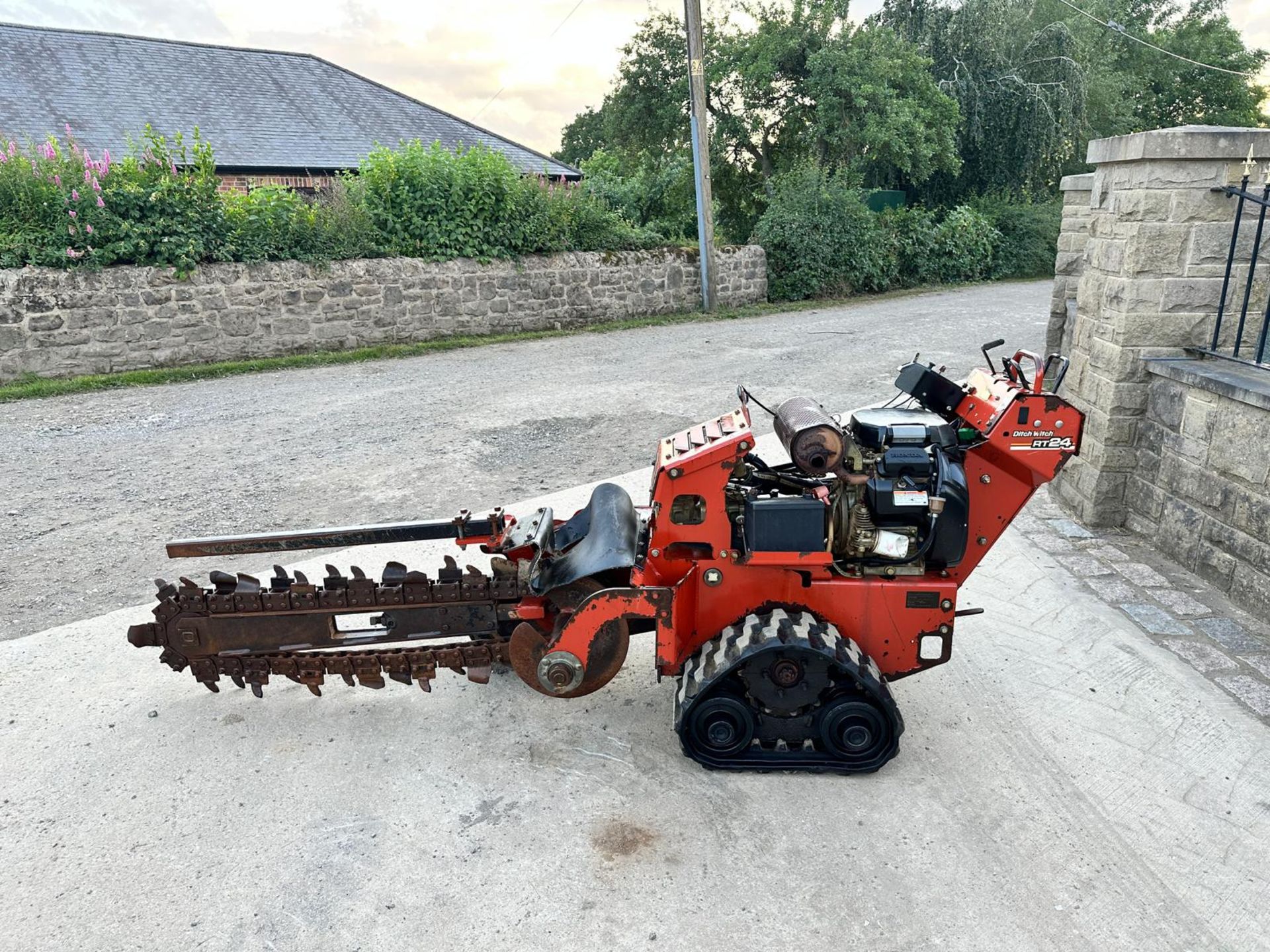 2011 DITCHWITCH RT24 TRACKED PEDESTRIAN TRENCHER *PLUS VAT* - Image 2 of 19