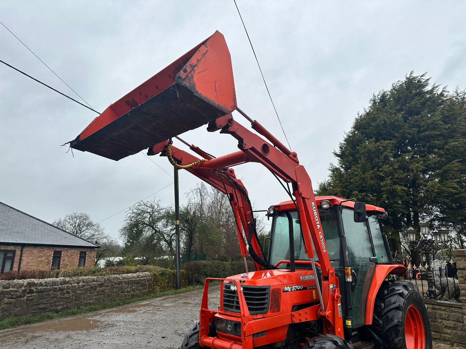 56 Reg. Kubota ME5700 4WD Tractor With Front Loader And Bucket *PLUS VAT* - Image 9 of 29