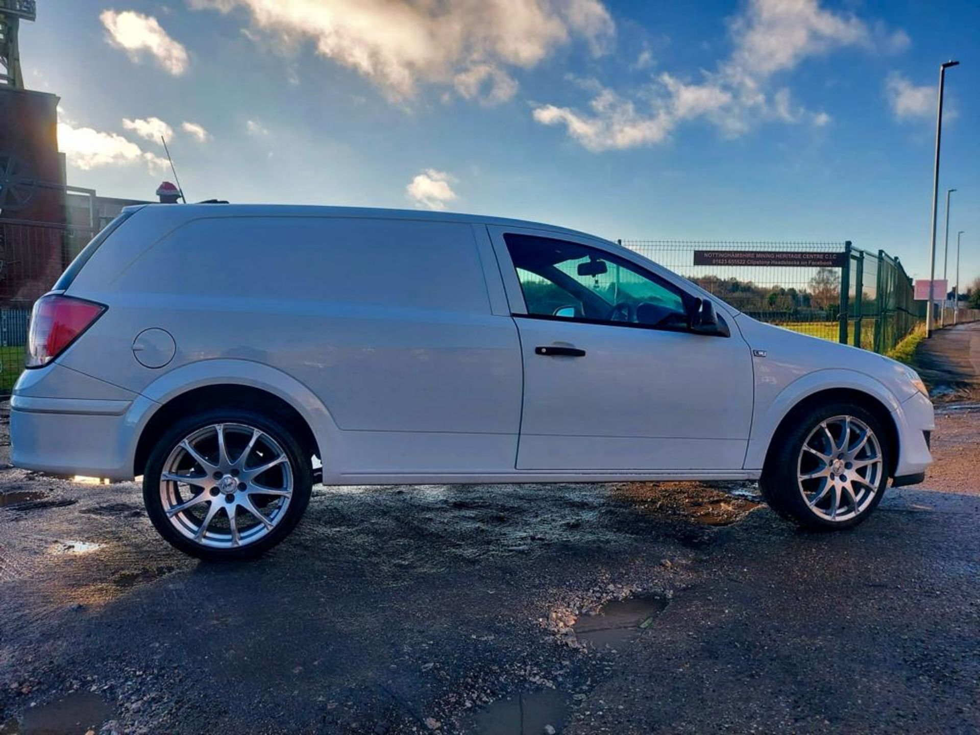 2013 VAUXHALL ASTRA CLUB ECOFLEX WHITE CAR DERIVED VAN *NO VAT* - Image 2 of 10