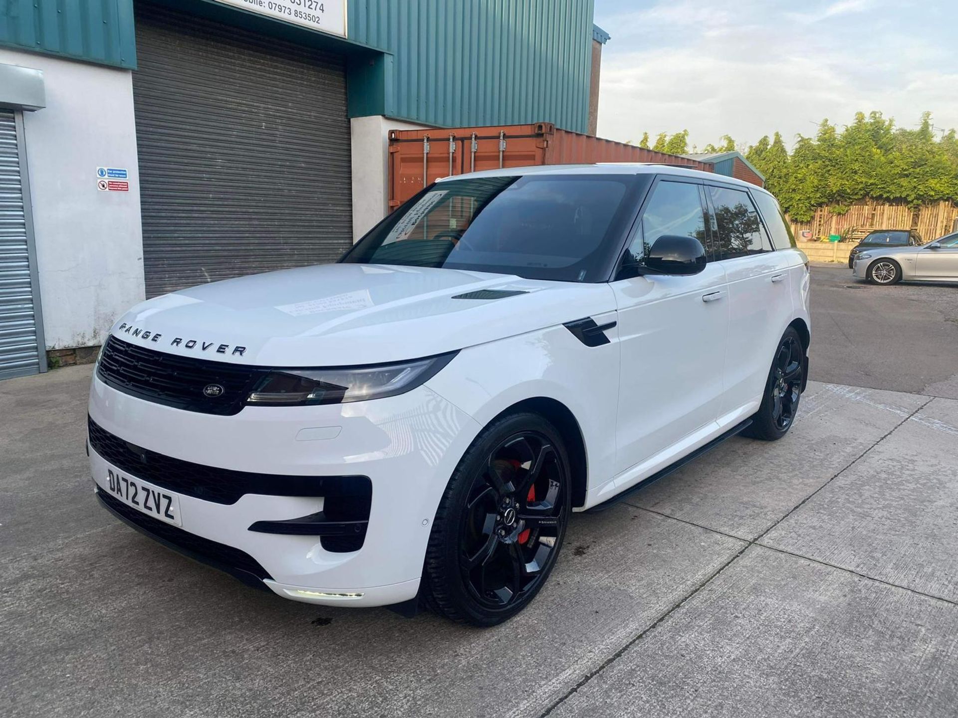 2022 LAND ROVER RANGE ROVER SPORT SE D MHEV A WHITE SUV ESTATE *NO VAT* - Image 3 of 14