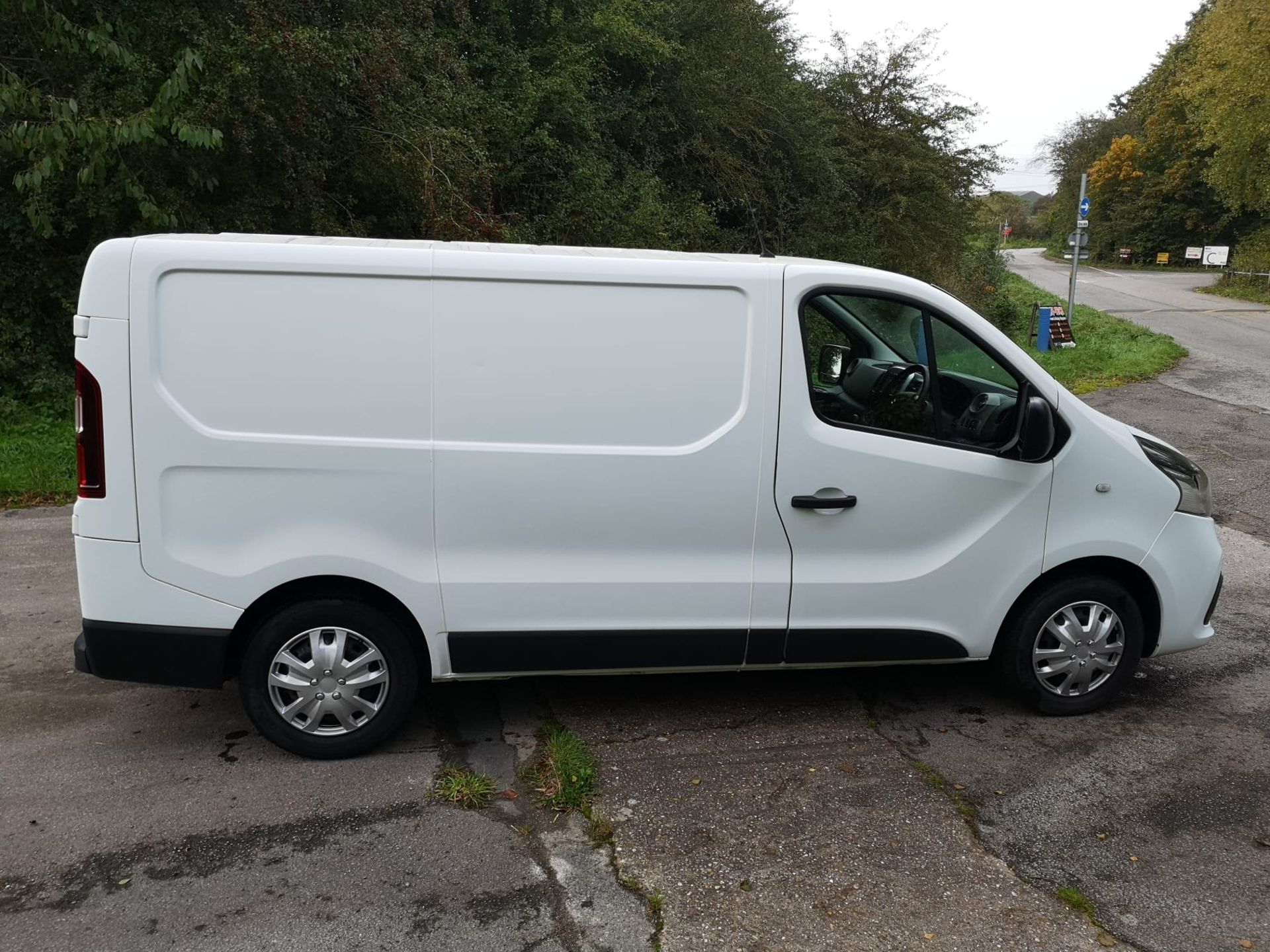 2017 RENAULT TRAFIC SL27 BUSINESS + DCI WHITE PANEL VAN *NO VAT* - Image 10 of 18