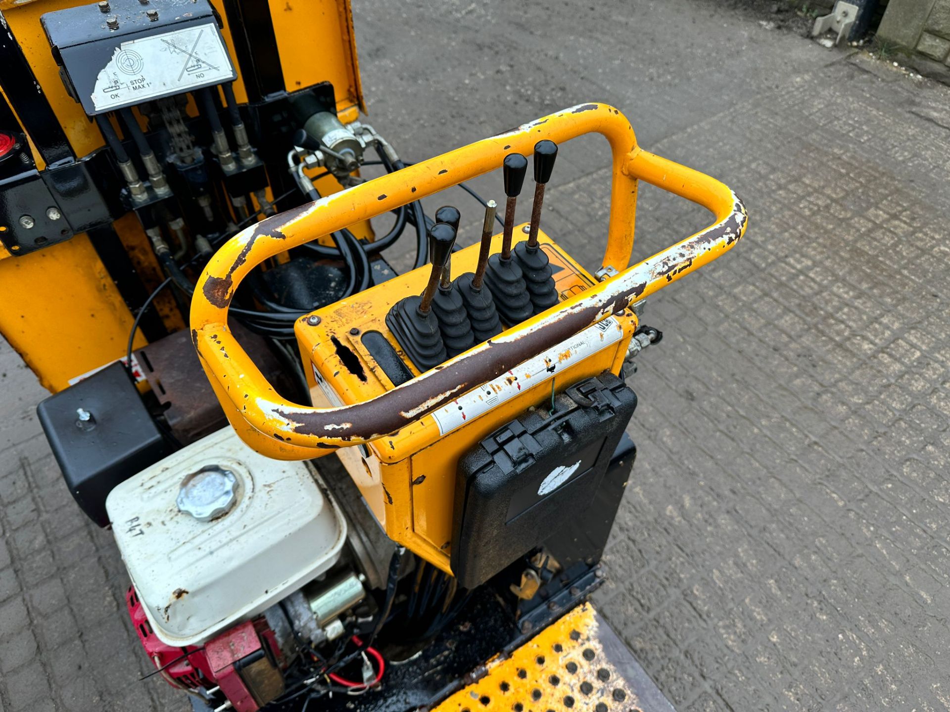 JCB TD10 HIGH TIP TRACKED DUMPER WITH SELF LOADING BUCKET *PLUS VAT* - Image 17 of 18