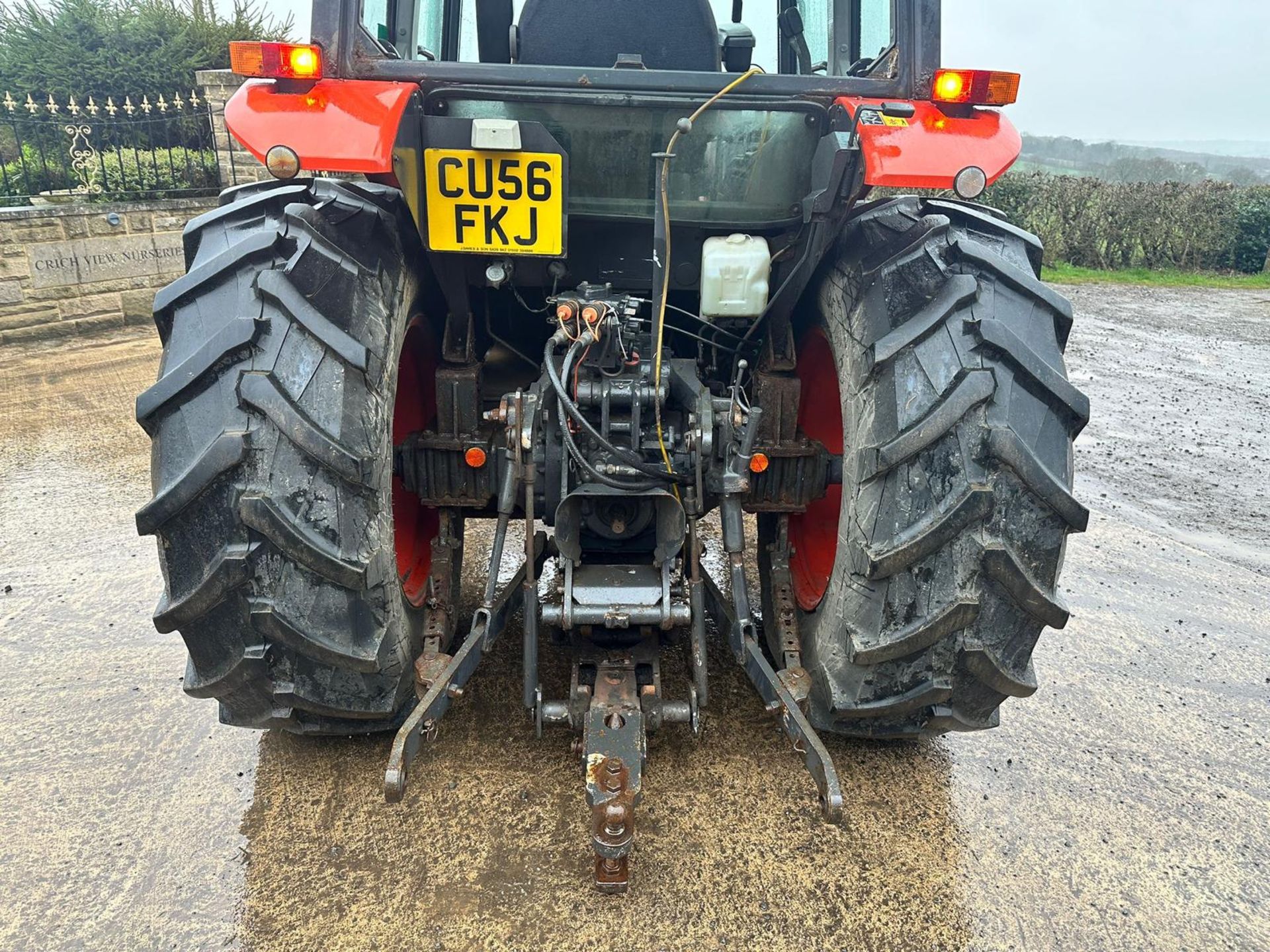 56 Reg. Kubota ME5700 4WD Tractor With Front Loader And Bucket *PLUS VAT* - Image 25 of 29