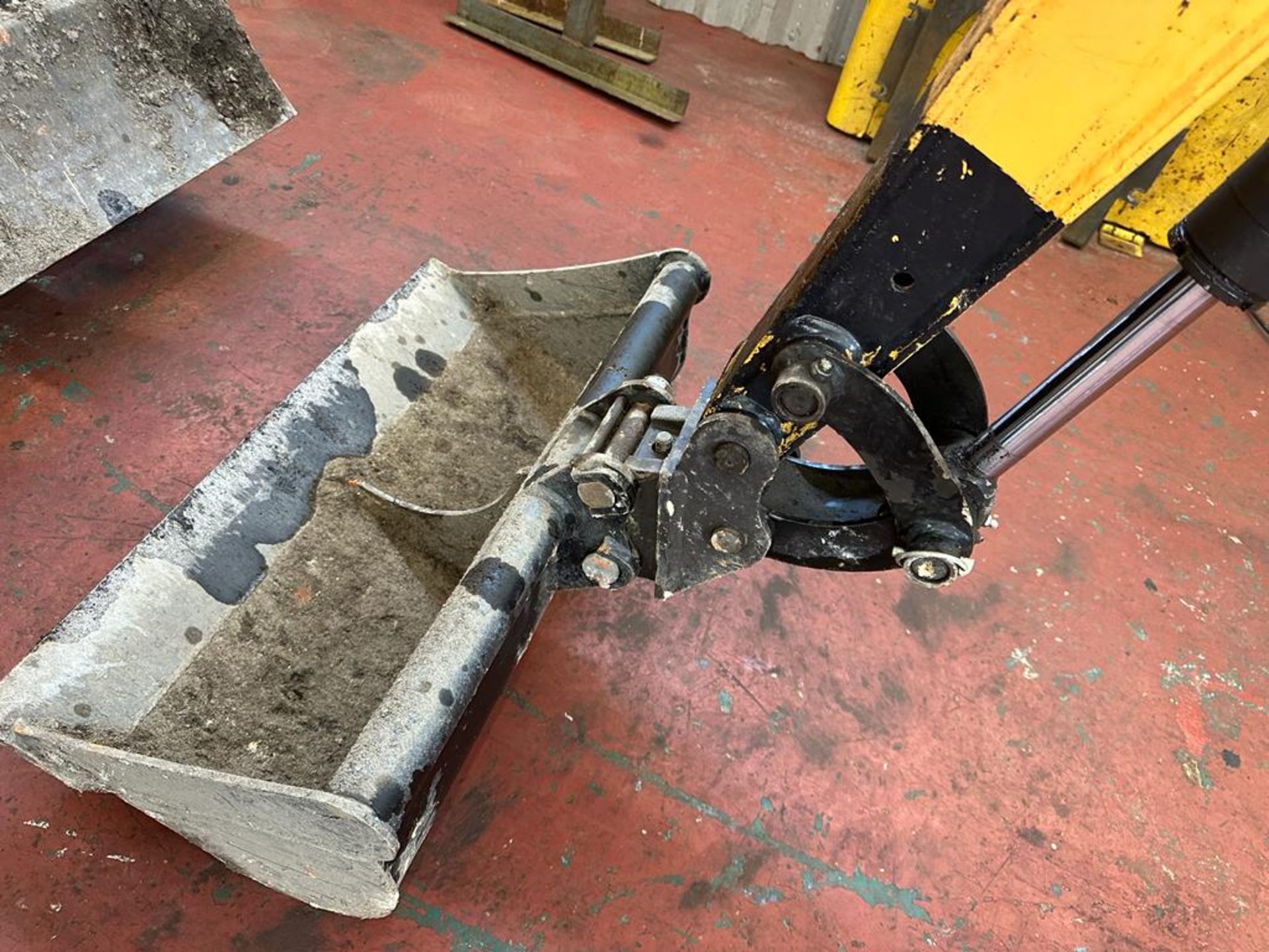 Rhino Mini Digger c/w 2 Buckets *NO VAT* - Image 9 of 13