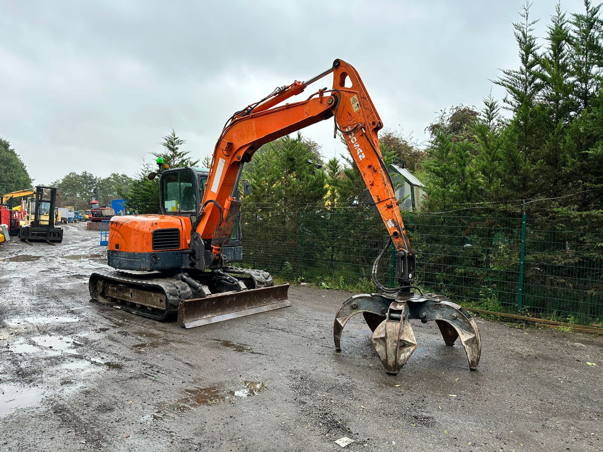 2012 DOOSAN DX80R EXCAVATOR WITH 5 TINE ORANGE PEEL GRAB *PLUS VAT* - Image 2 of 23