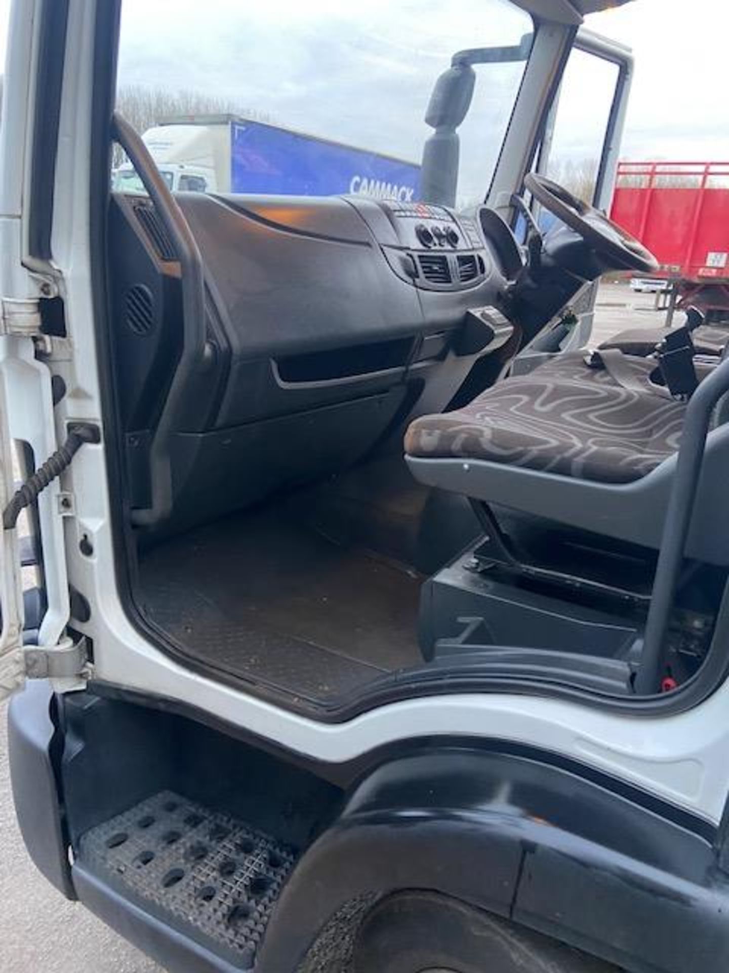 2015 IVECO EUROCARGO 75E16S S-A WHITE HCV - NO RESERVE *PLUS VAT* - Image 13 of 15