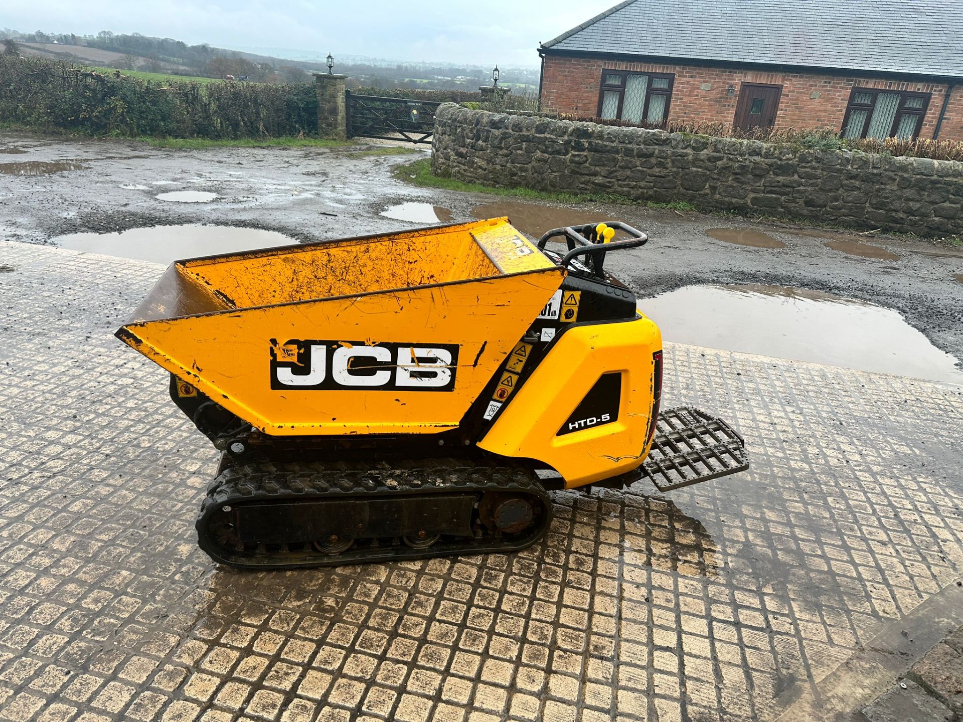 2022 JCB HTD-5 DIESEL TRACKED PEDESTRIAN HIGH TIP DUMPER WITH STEP *PLUS VAT* - Image 3 of 16