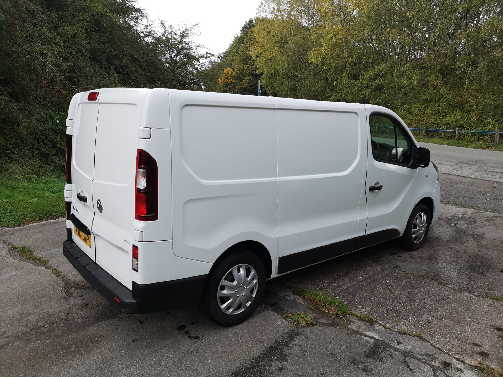 2017 RENAULT TRAFIC SL27 BUSINESS + DCI WHITE PANEL VAN *NO VAT* - Image 9 of 18