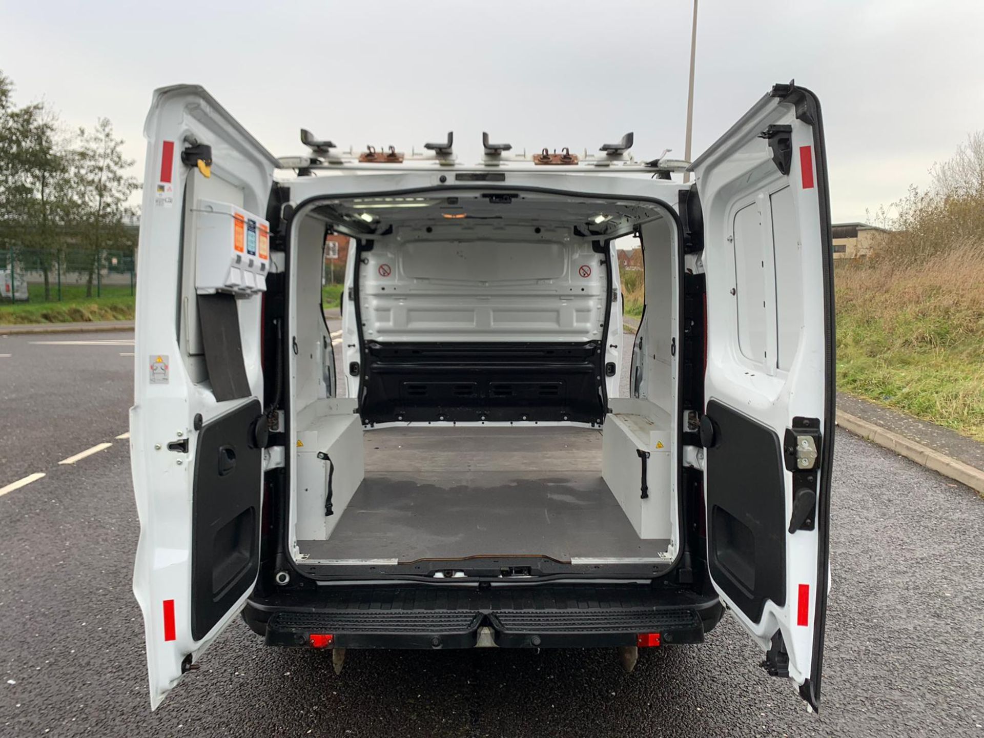 2014/64 REG VAUXHALL VIVARO 2900 CDTI ECOFLEX 1.6 DIESEL PANEL VAN, SHOWING 1 FORMER KEEPER *NO VAT* - Image 16 of 19