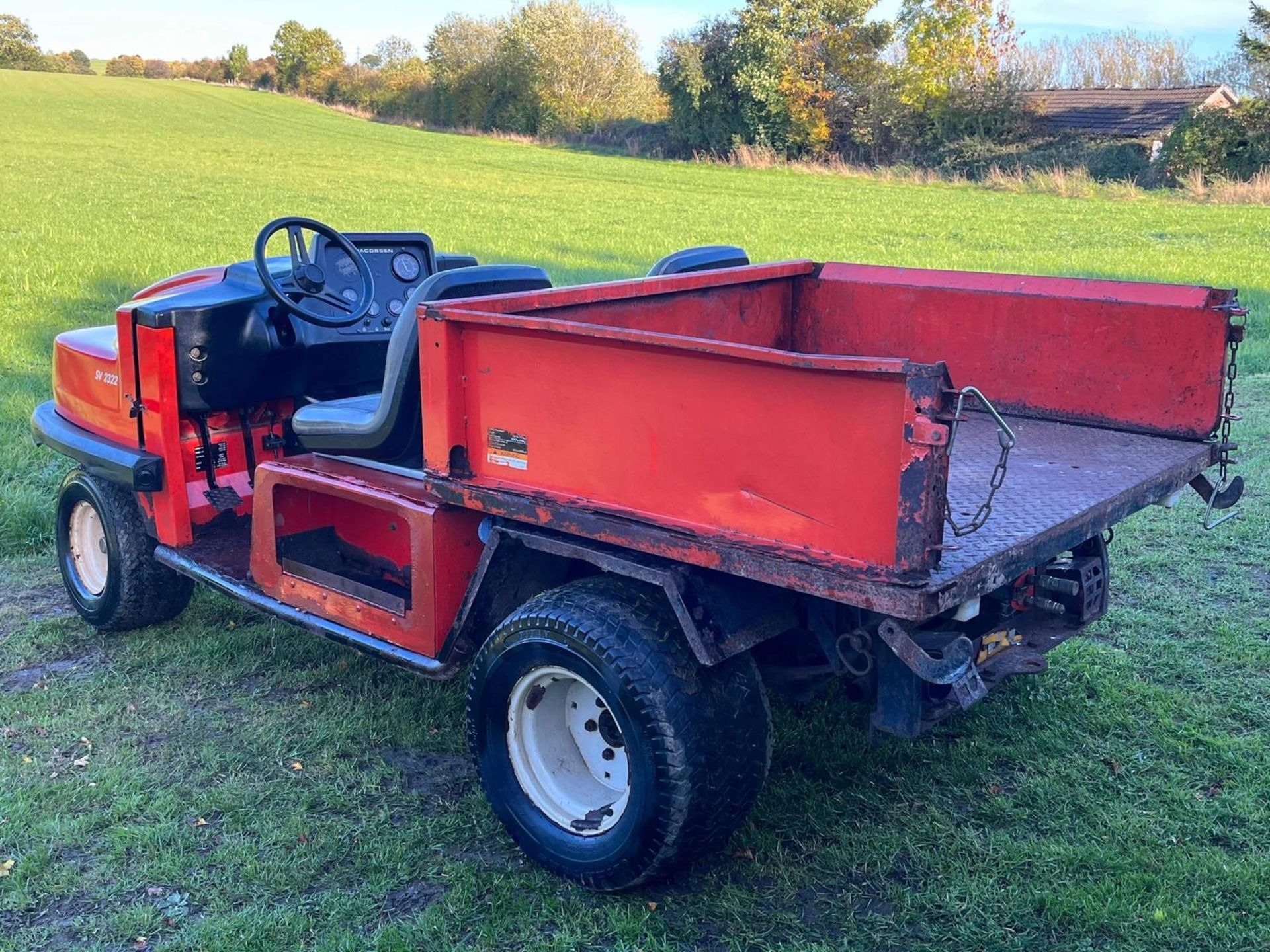 JACOBSEN SV2322 UTILITY VEHICLE - RUNS DRIVES AND TIPS *PLUS VAT* - Image 5 of 14