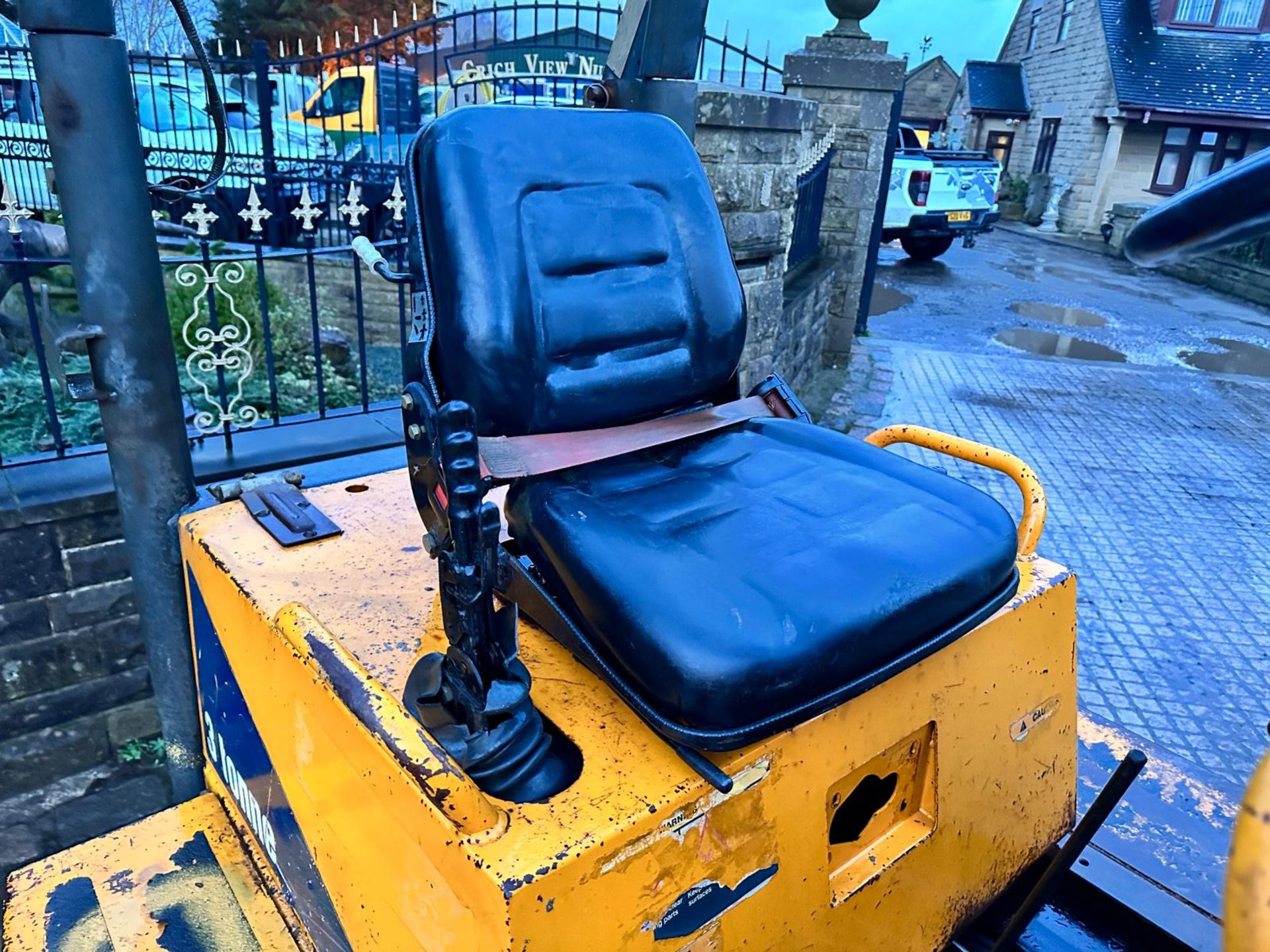 2010 THWAITES 3 TON SWIVEL SKIP DUMPER *PLUS VAT* - Image 14 of 16