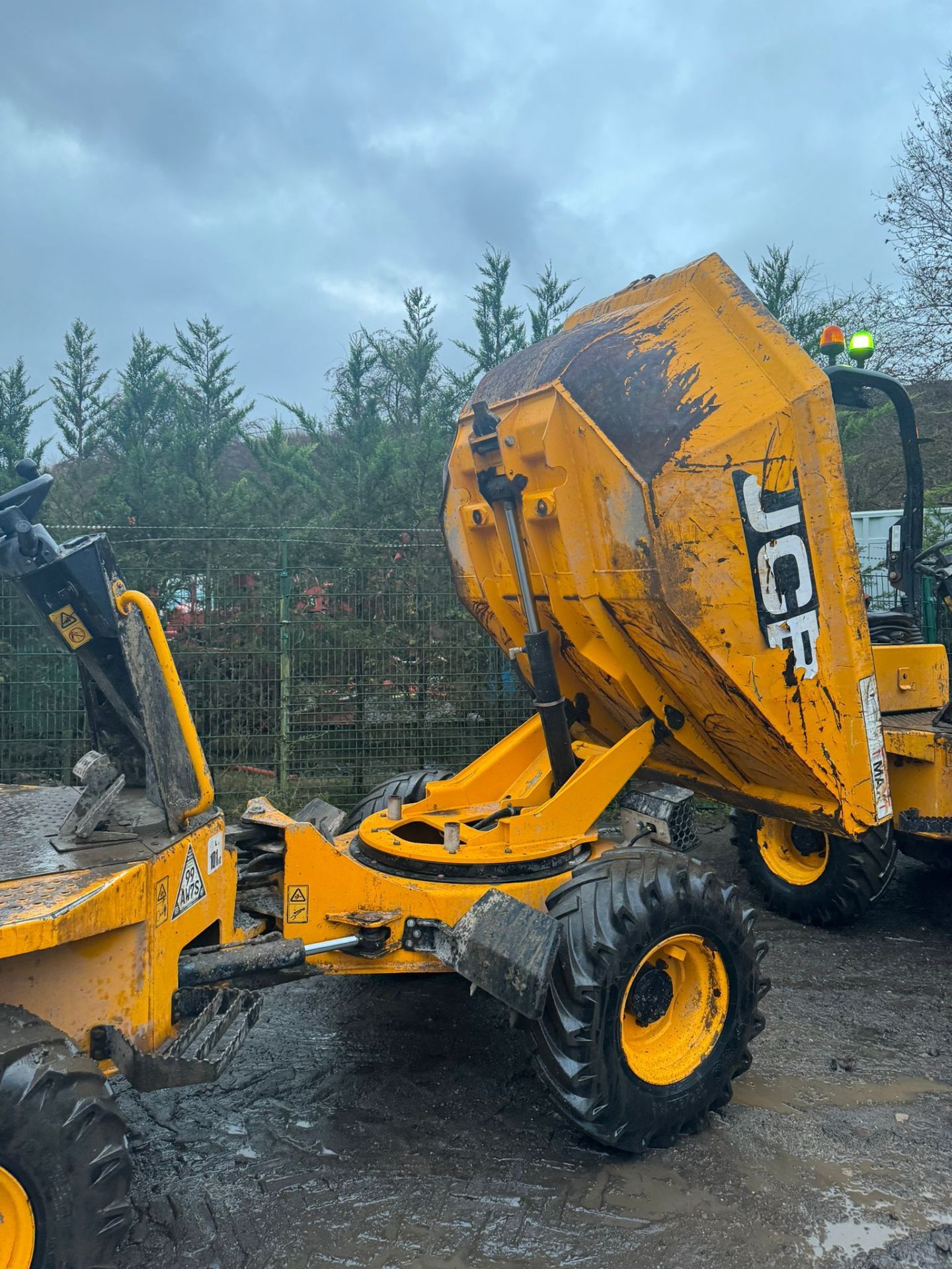 2019/69 JCB 3T-1 SWIVEL TIP 3 TON SWIVEL SKIP DUMPER *PLUS VAT* - Image 15 of 18