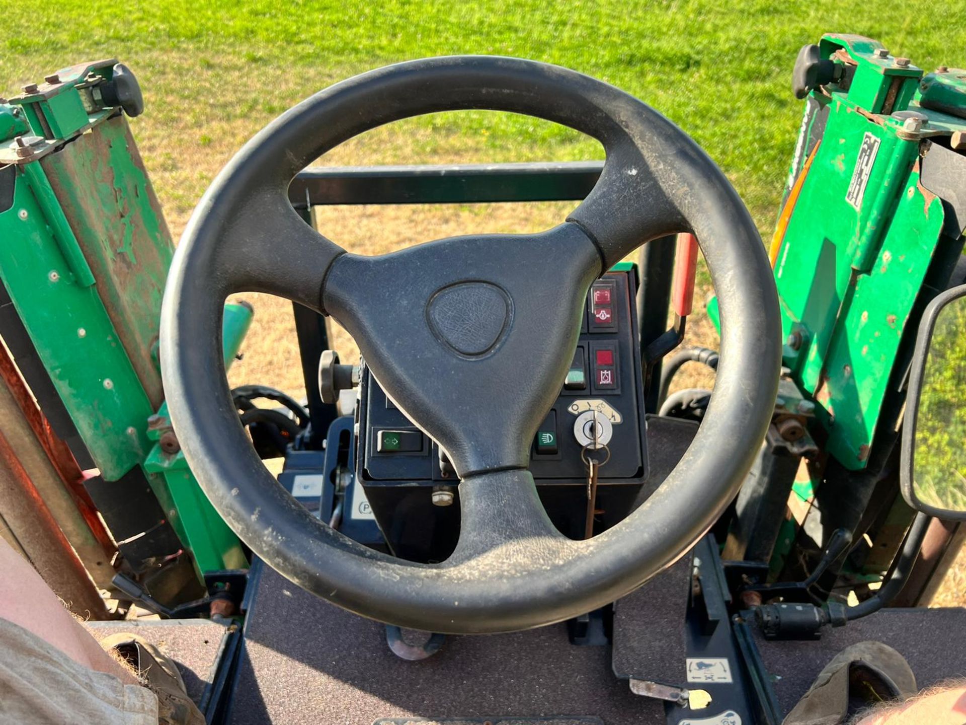 Ransomes Parkway 2250 Plus 3 Gang Cylinder Mower - 2010 Road Registered *PLUS VAT* - Image 8 of 10