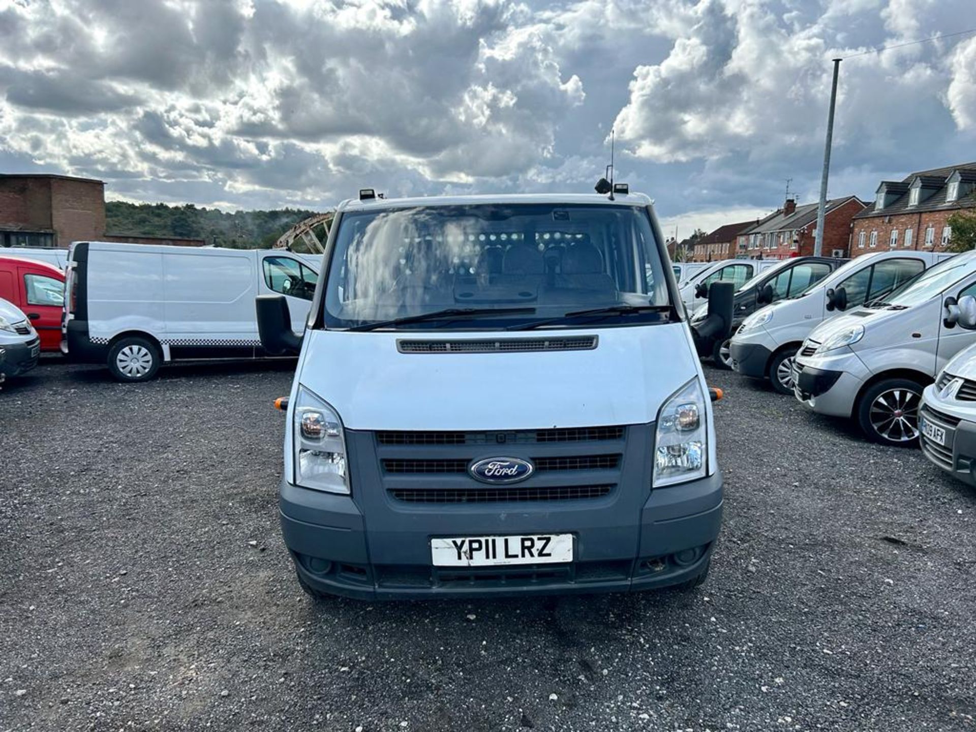 2011 FORD TRANSIT 100 T350L D/C RWD WHITE CHASSIS CAB DROPSIDE TAIL LIFT *NO VAT* - Image 2 of 14